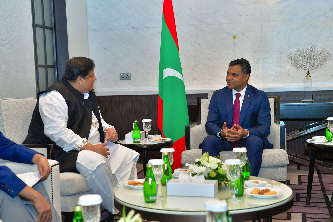 ބަންގްލަދޭޝްގެ ބައެއް މިނިސްޓަރުންނާއި ނައިބު ރައީސް ބައްދަލުކުރައްވައިފި