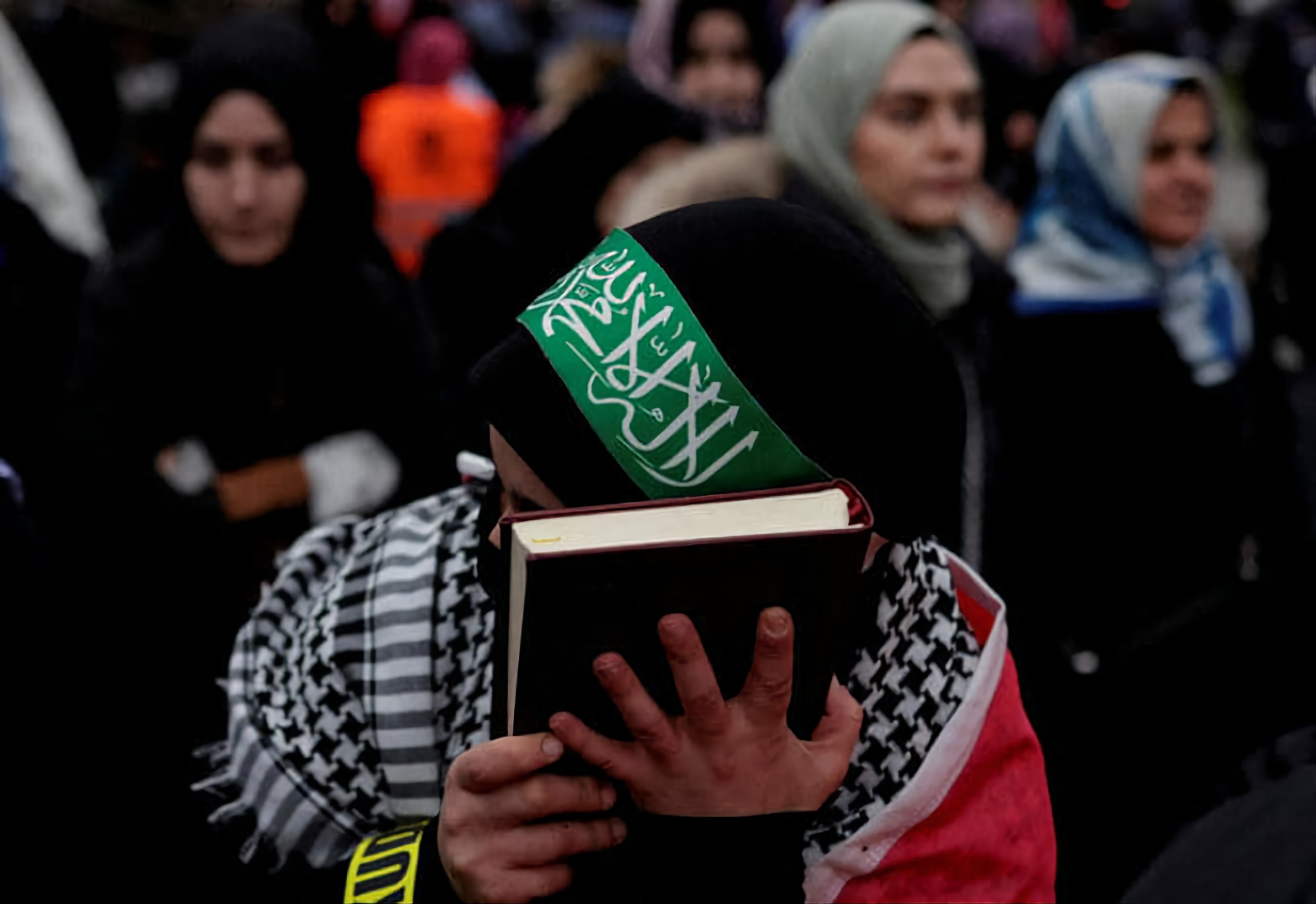 މިއަދު ބާއްވަން ރާވާފައިއޮތް އިހުތިޖާޖަކާއި ގުޅިގެން ނޯވޭގެ ފުލުހުން ޤުރުއާން އެންދުން މަނާކޮށްފި