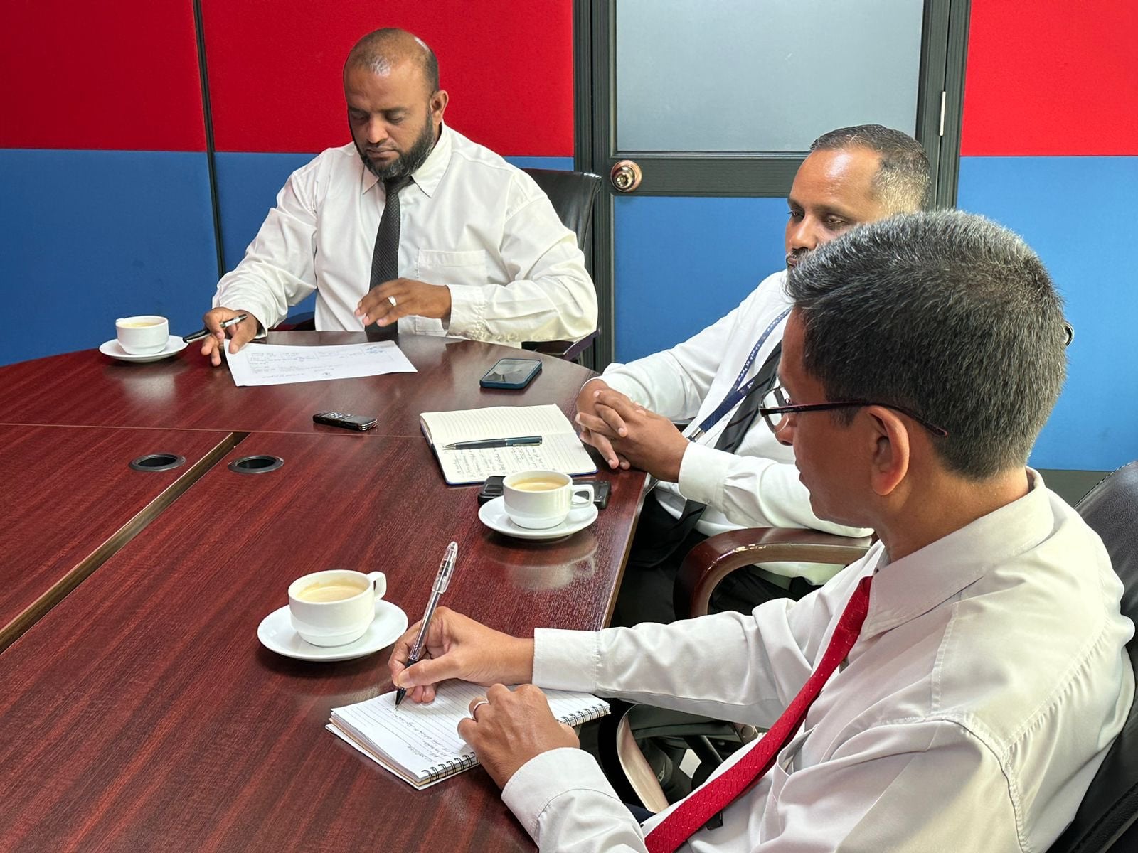 ކުންފުނިތަކުގެ އެގްޒެކެޓިވް ވެރިން ނެތި މާލީ މުއާމަލާތްތައް ނުހިންގަން އަންގައިފި