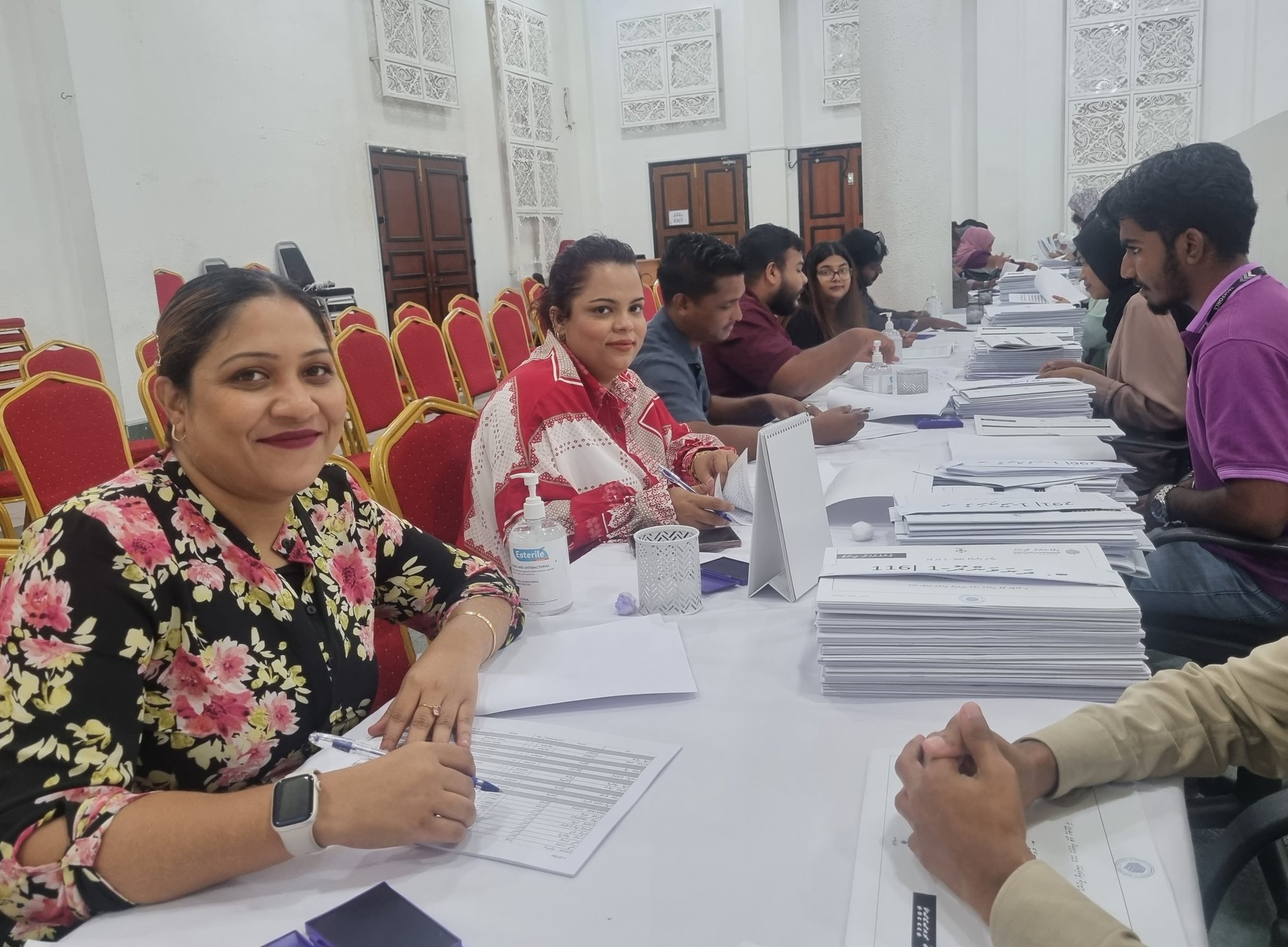 ވޯޓަރސް ލިސްޓުގައި ކެންޑިޑޭޓުންގެ މަންދޫބުން ސޮއިކޮށްފި