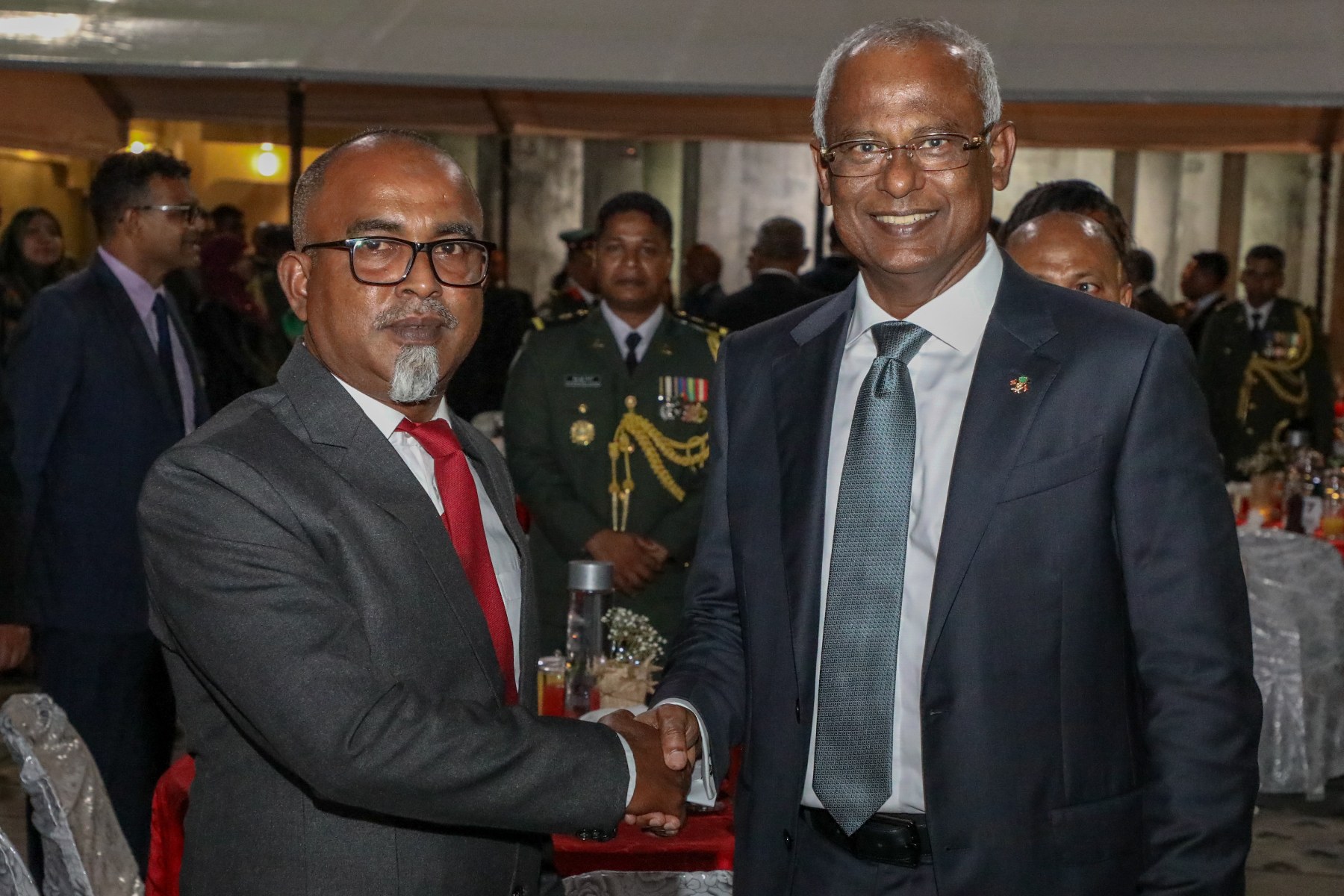 ސިފައިންގެ ލަސްކަރު އޮތީ ބަދަހިކޮށް: ޝާޒް