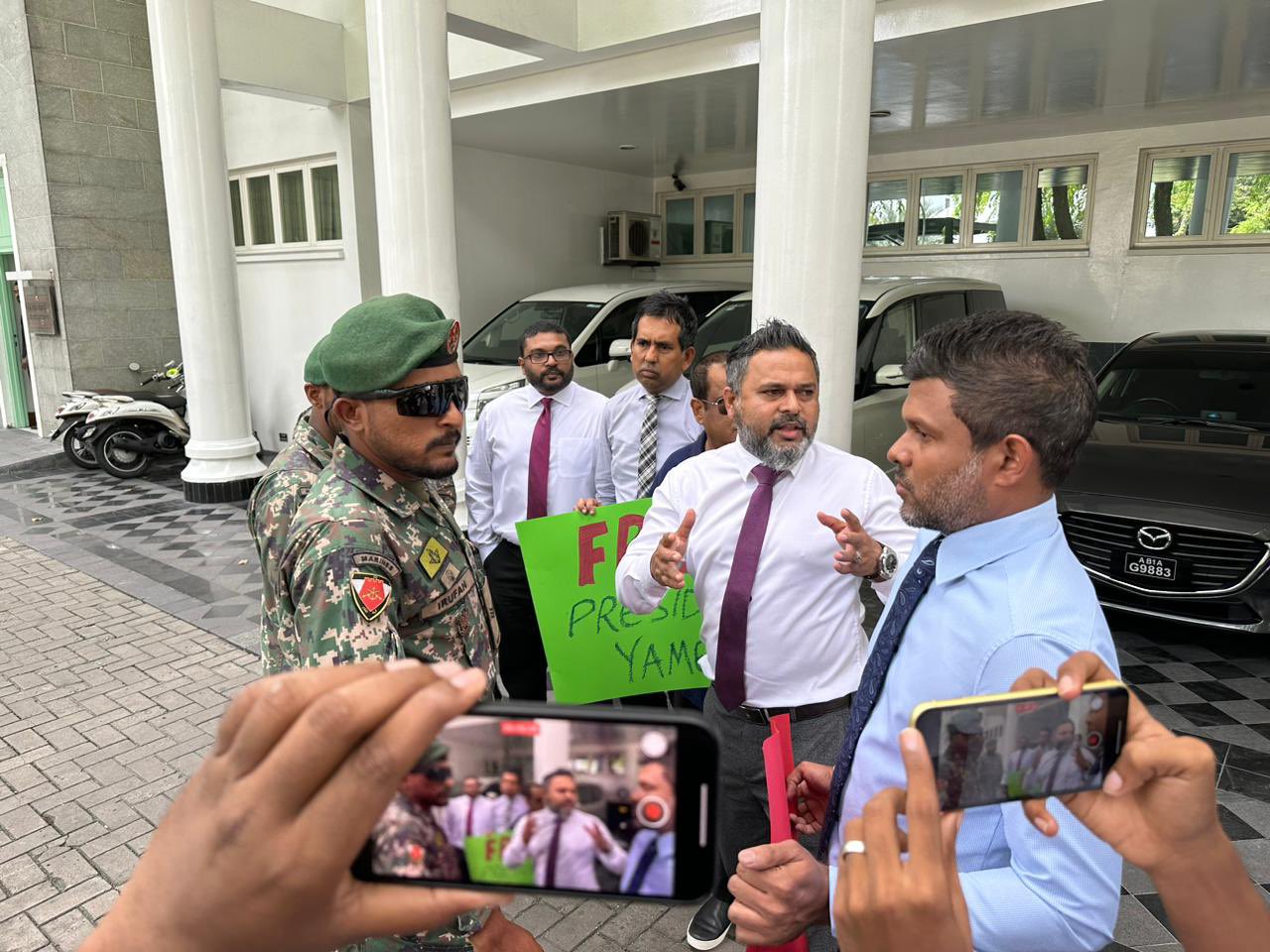 ޔާމިންގެ ޝަރީއަތުގެ މަޖިލިސް ދިގުލައިގެންދާތީ އިދިކޮޅުން ރައީސް އޮފީހަށް