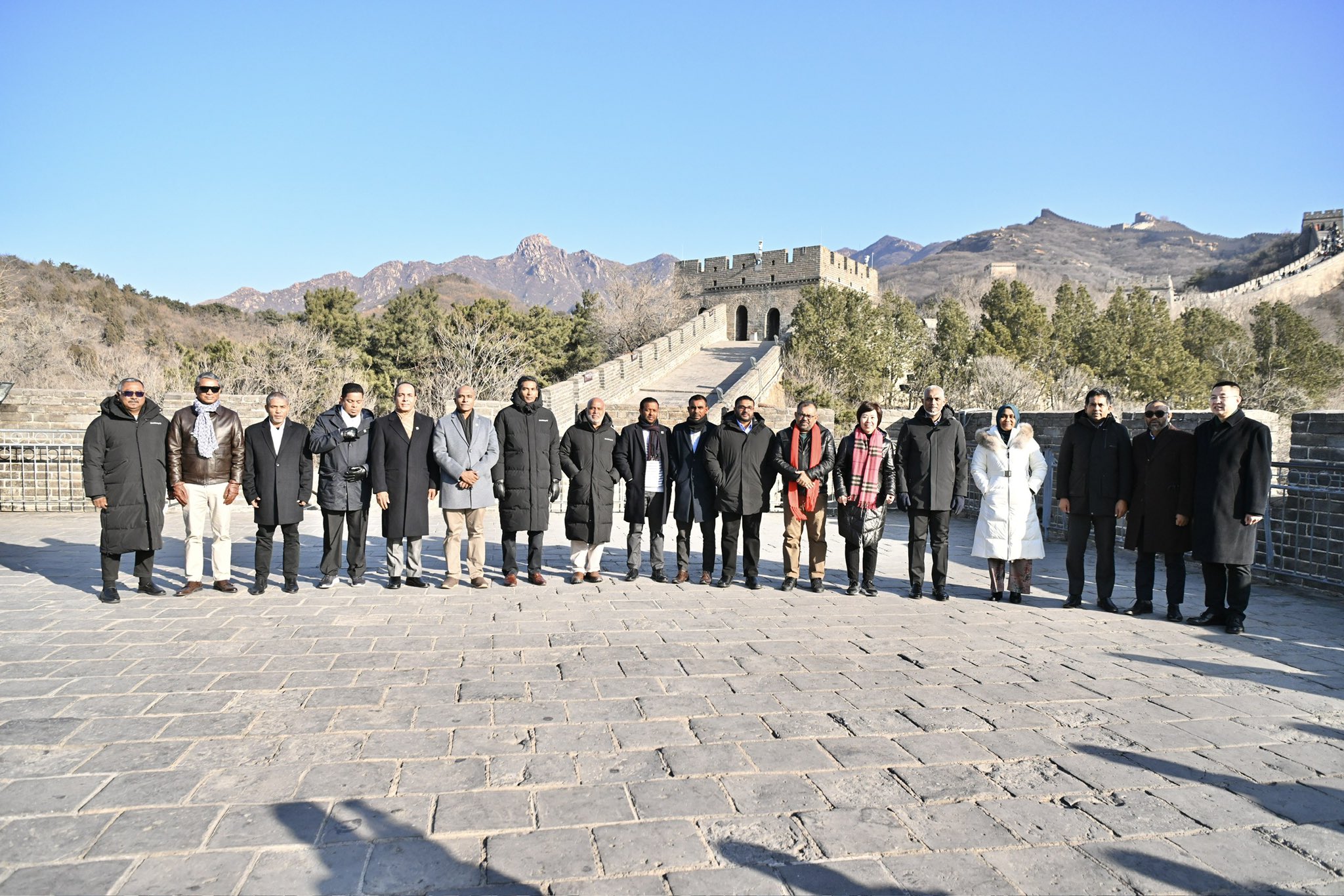 ރައީސްގެ ދެކަނބަލުން ޗައިނާގެ ބޮޑުފާރު ސަރަހައްދަށް ޒިޔާރަތް ކުރައްވައިފި