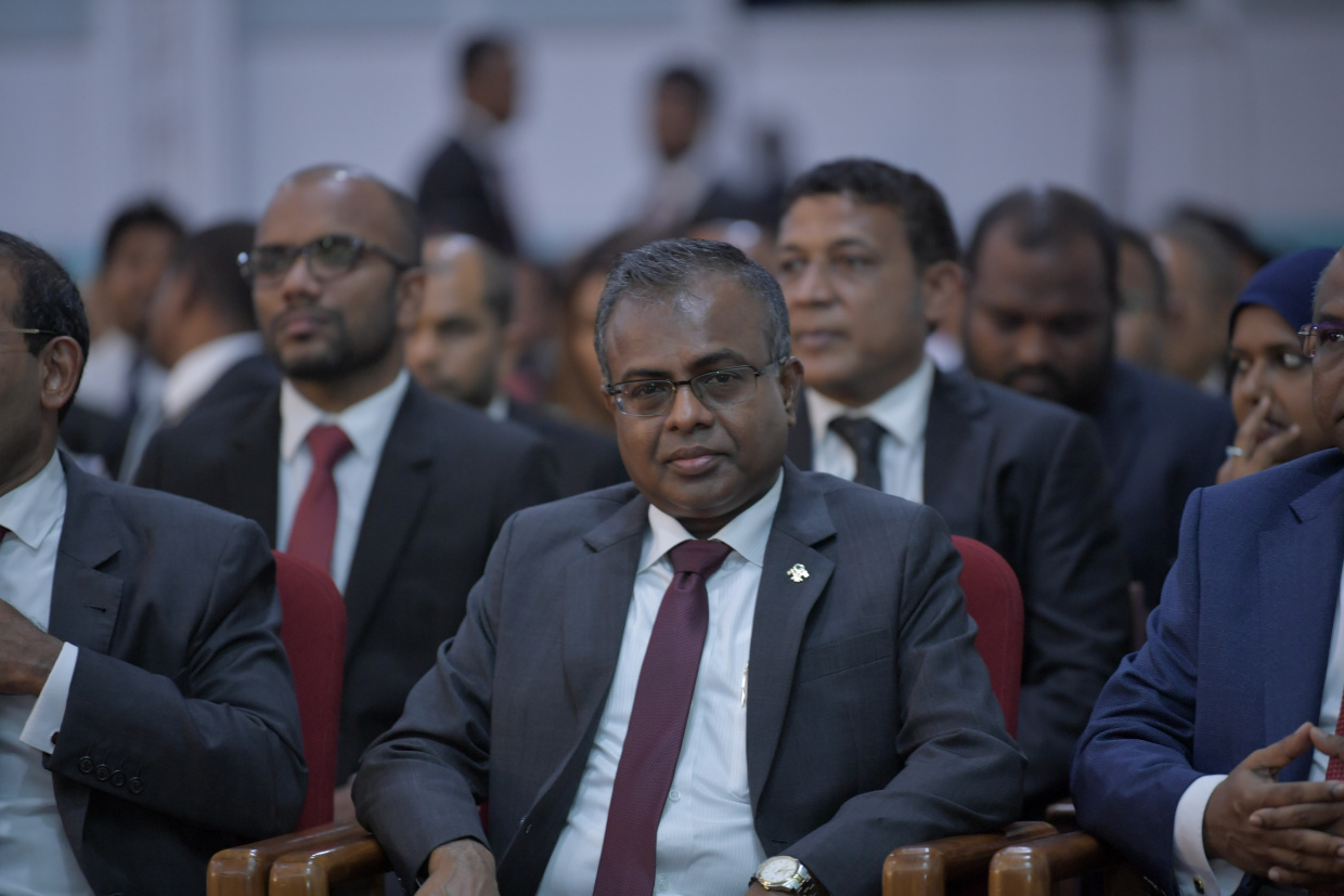 ރައްޔިތުންގެ ބައްދަލުވުން ބާއްވައިގެން ރައީސް ކުޅެނީ ސިޔާސީ ޑްރާމާ: ކުރީގެ އުއްތަމަ ފަނޑިޔާރު