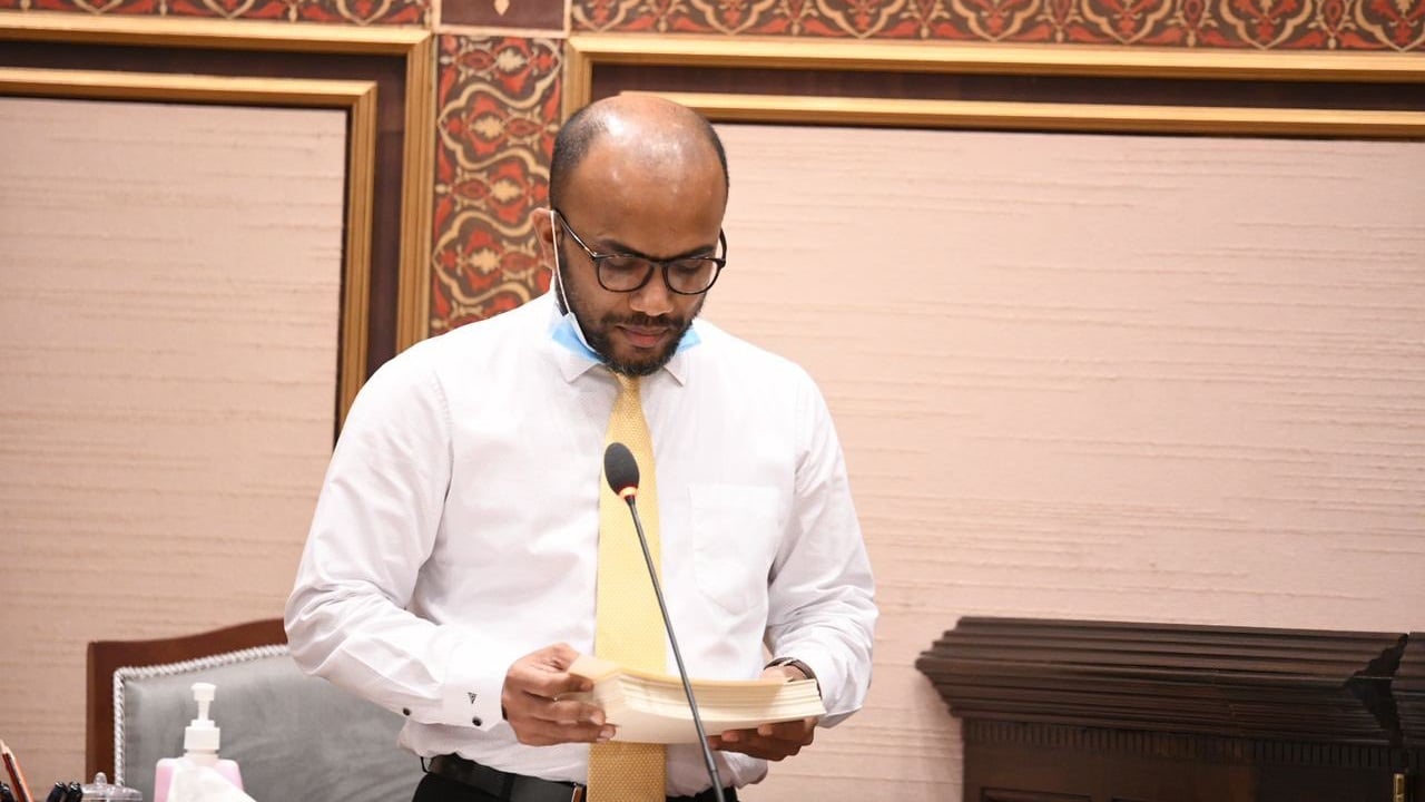 ސަރުކާރުން ދަރަނި މެނޭޖްކޮށް ދަރަނި އަދާކުރާނެ ކަމުގެ ޔަޤީންކަން އަމީރު ދެއްވައިފި