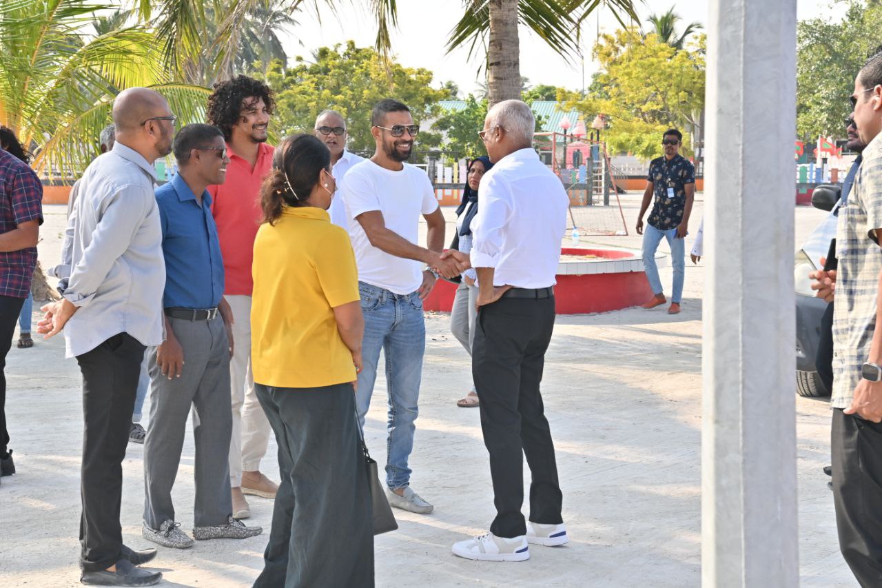 ރައީސްގެ ދެކަނބަލުން ރ. އަލިފުށްޓަށް ކުރެއްވި ރަސްމީ ދަތުރުފުޅު ނިންމަވާލައްވައިފި