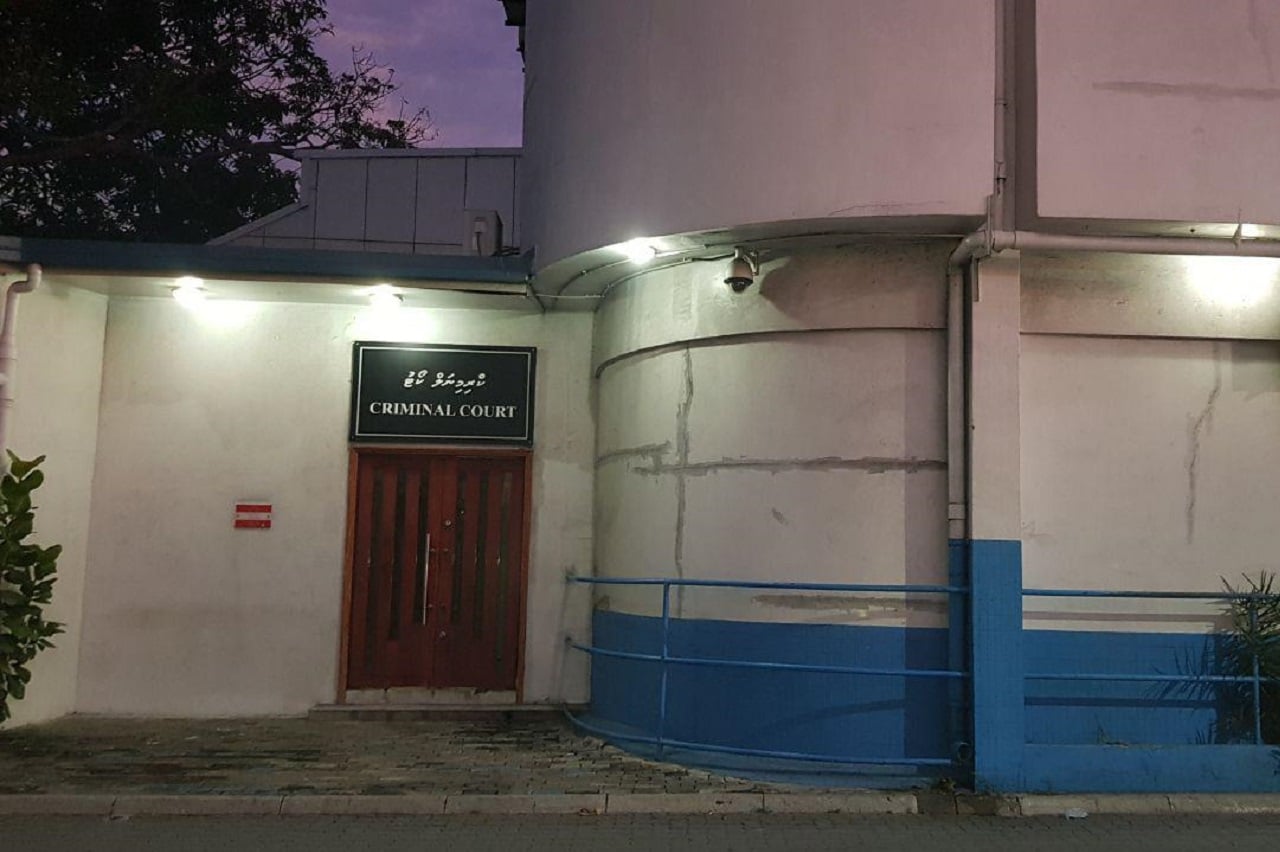 ޕޯސްޓުން ގެނައި މަސްތުވާތަކެތި ބަލައިދިޔަ މީހާގެ ބަންދަށް 30 ދުވަސް