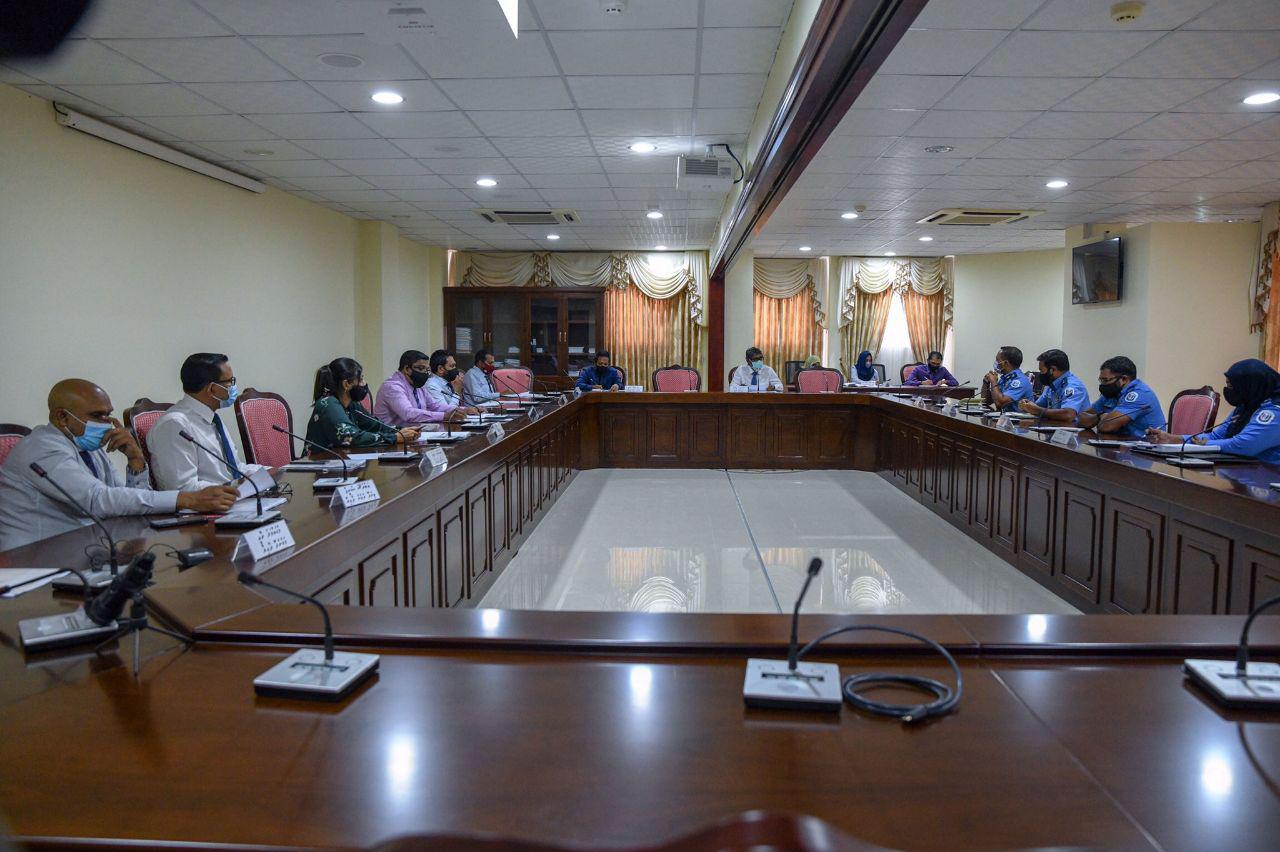 ސަފާރީ ރޭޕް މައްސަލައިގެ ތަފާތު ވާހަކަތަކެއް؛ ފުރަތަމަ ހުށައެޅީ ފޯނު ނުދިން މައްސަލަ: ފުލުހުން