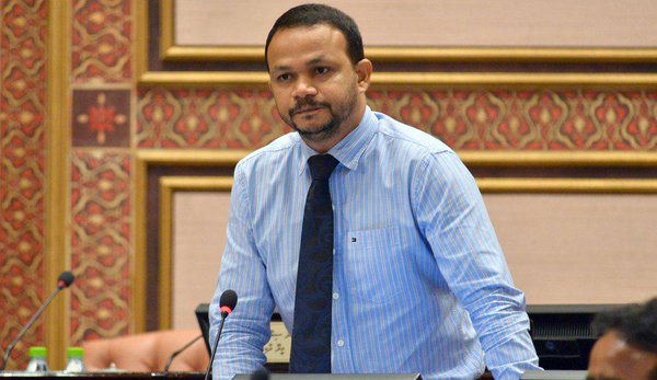 ‏ޤާނޫނާ ޚިލާފަށް ވަޒީފާއިން ވަކިކުރުމުން ލިބޭ ގެއްލުމުގެ ޒިންމާ އެކަންކުރި މީހުން އުފުލަންޖެހޭ: އަލީ ހުސައިން