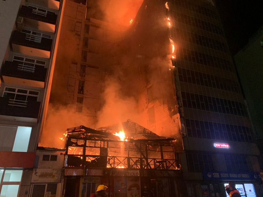 މާލޭގައި ހިނގި އަލިފާނުގެ ބޮޑު ހާދިސާ ތިންގަޑިއިރު ފަހުން ކޮންޓްރޯލްކޮށްފި؛ ހާދިސާގައި ބޮޑެތި ގެއްލުން