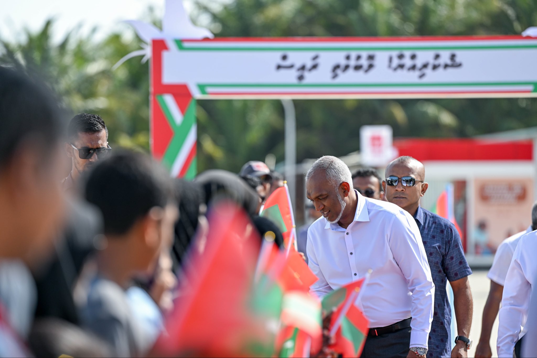 ފާދިއްޕޮޅާއި މާލެއަތޮޅަށް ކުރައްވާ ދަތުރުފުޅެއްގައި ރައީސް ފުރާވަޑައިގެންފި