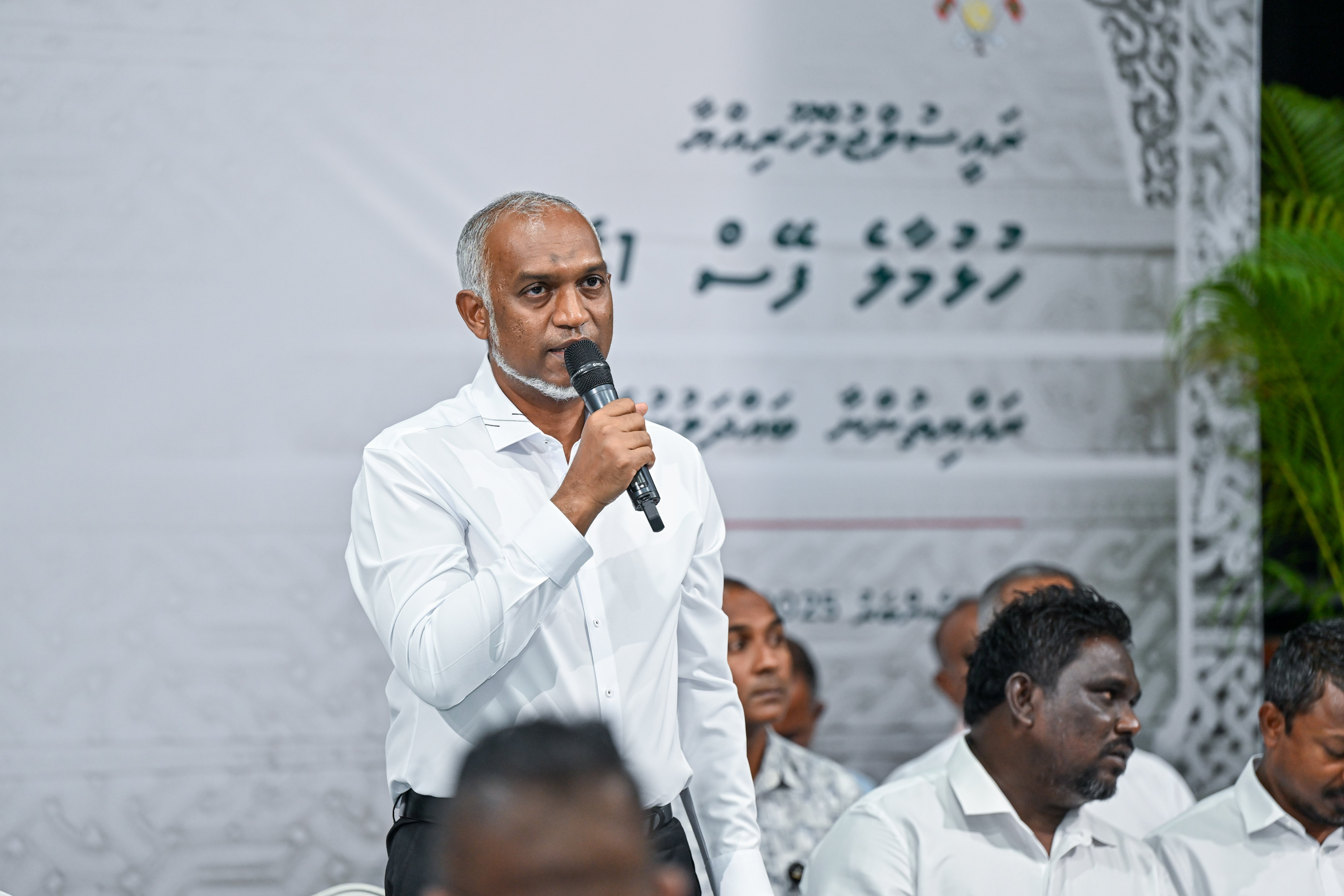 ރައީސް ވިދާޅުވީ އިސް މަޤާމުތަކަށް ރިޓަޔަރޑް ބޭފުޅުން ލަނީ ހަރަދު ކުޑަކުރަންކަމަށް