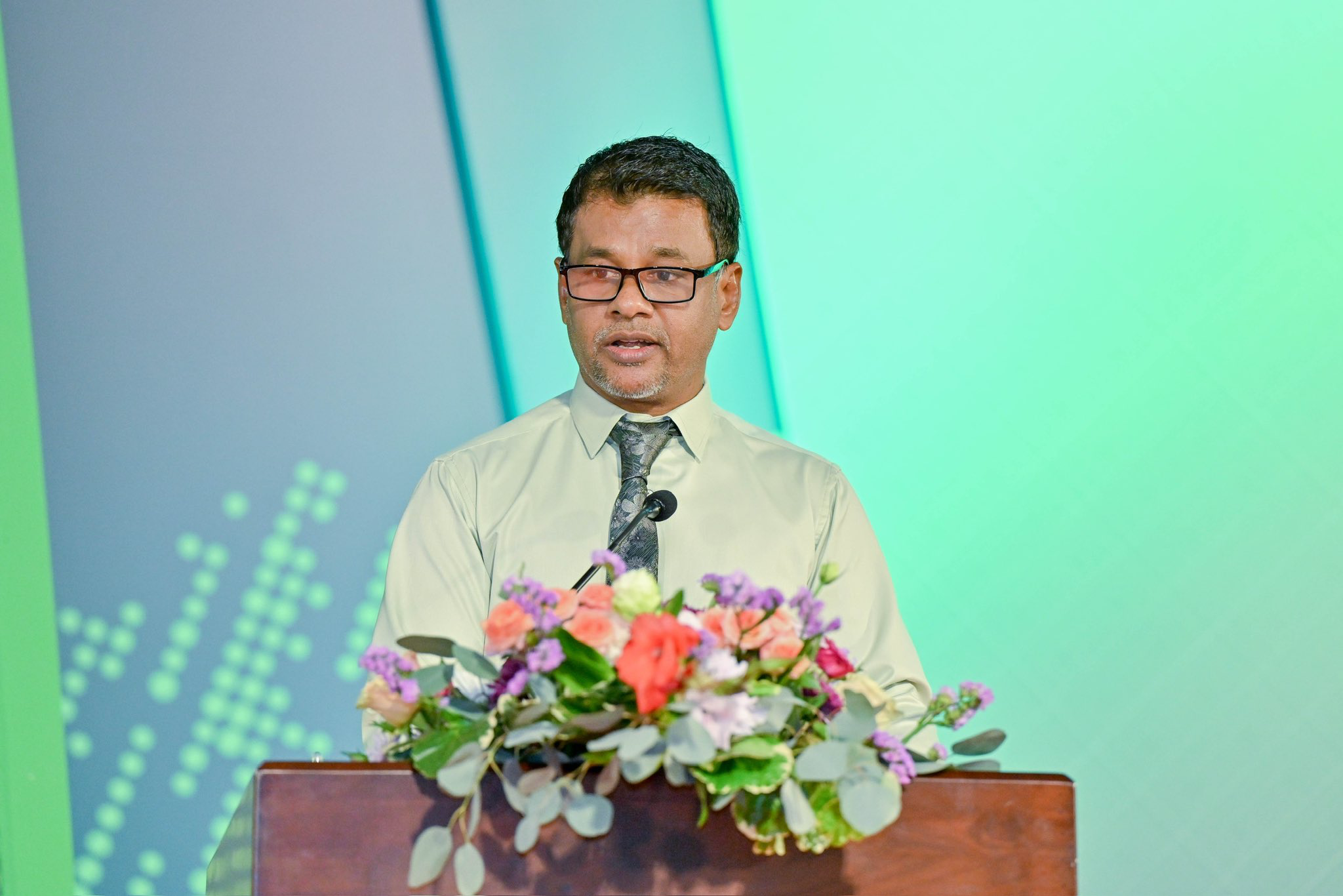 ވެރިކަމާ ހަވާލުވިއިރު ގައުމު އޮތީ ތާރީހުގައި ވެސް ނުދެކޭފަދަ ދަރަނިވެރި ހާލަތެއްގައި: ނާޒިމް