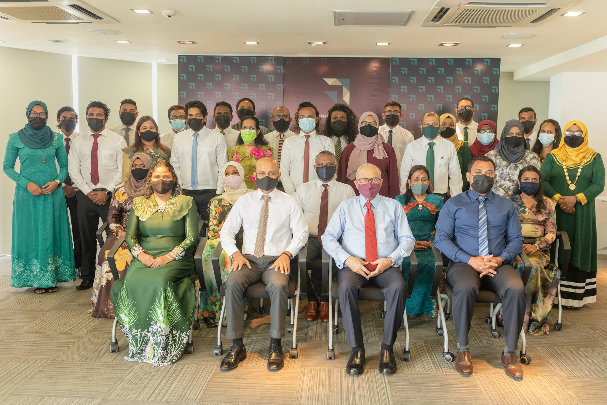 ކޮވިޑުން ރައްކާތެރިވުމަށް ޤައުމީ ރޫހެއްގައި އެއްބައިވުމަށް ގޮވާލައިފި