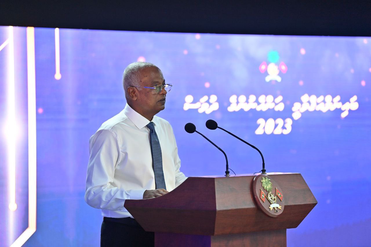 ސިޔާސަތުތައް ކަނޑައެޅުމުގެ ފަންތިއަށް އަންހެނުން ގެނައުމަށް މަސައްކަތްކުރަންޖެހޭ: ރައީސް