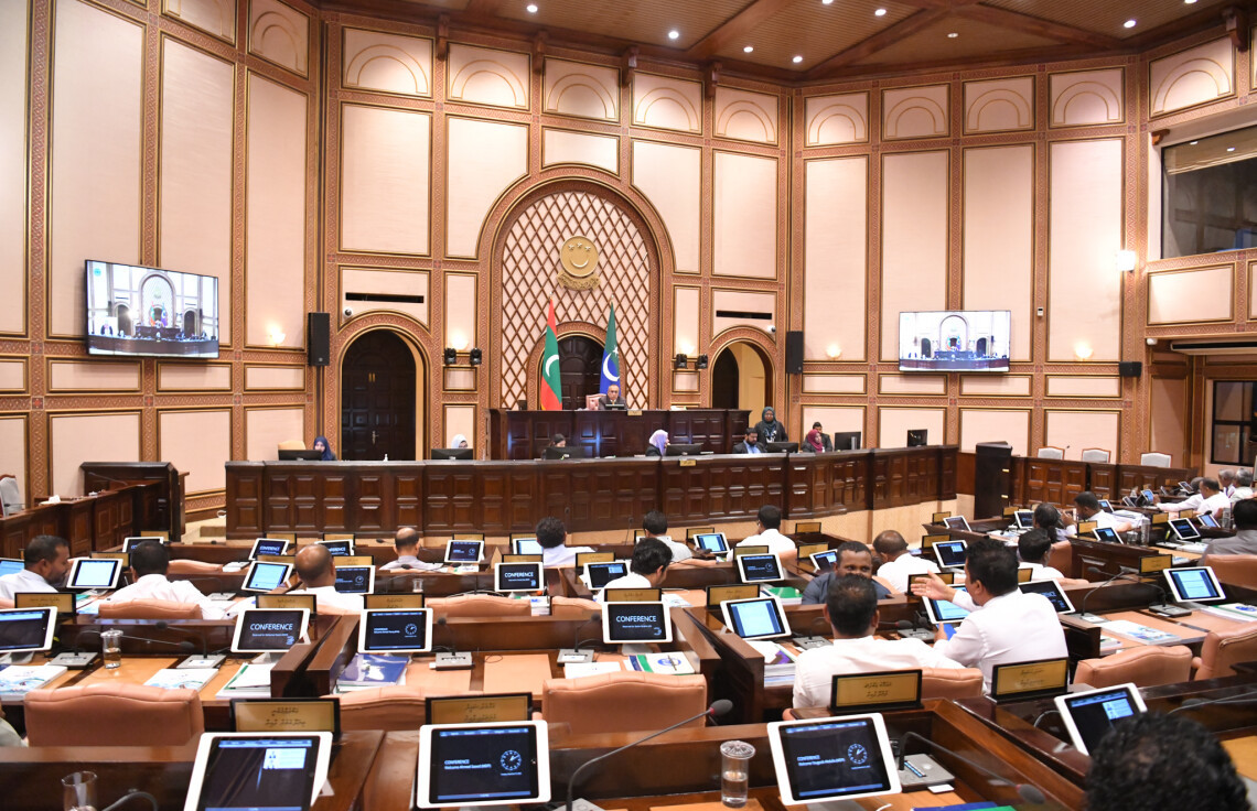 ކޮތަޅުން ފީނެގުމުގެ އިސްލާޙަށް ގޮތެއް ނުނިމި މަޖިލިސް ފުރަތަމަ ދައުރުގެ ޗުއްޓީއަށް