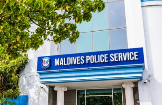 އަންހެން ޓީޗަރަކު ދަރިވަރެއް ގްރޫމް ކުރި މައްސަލައެއް