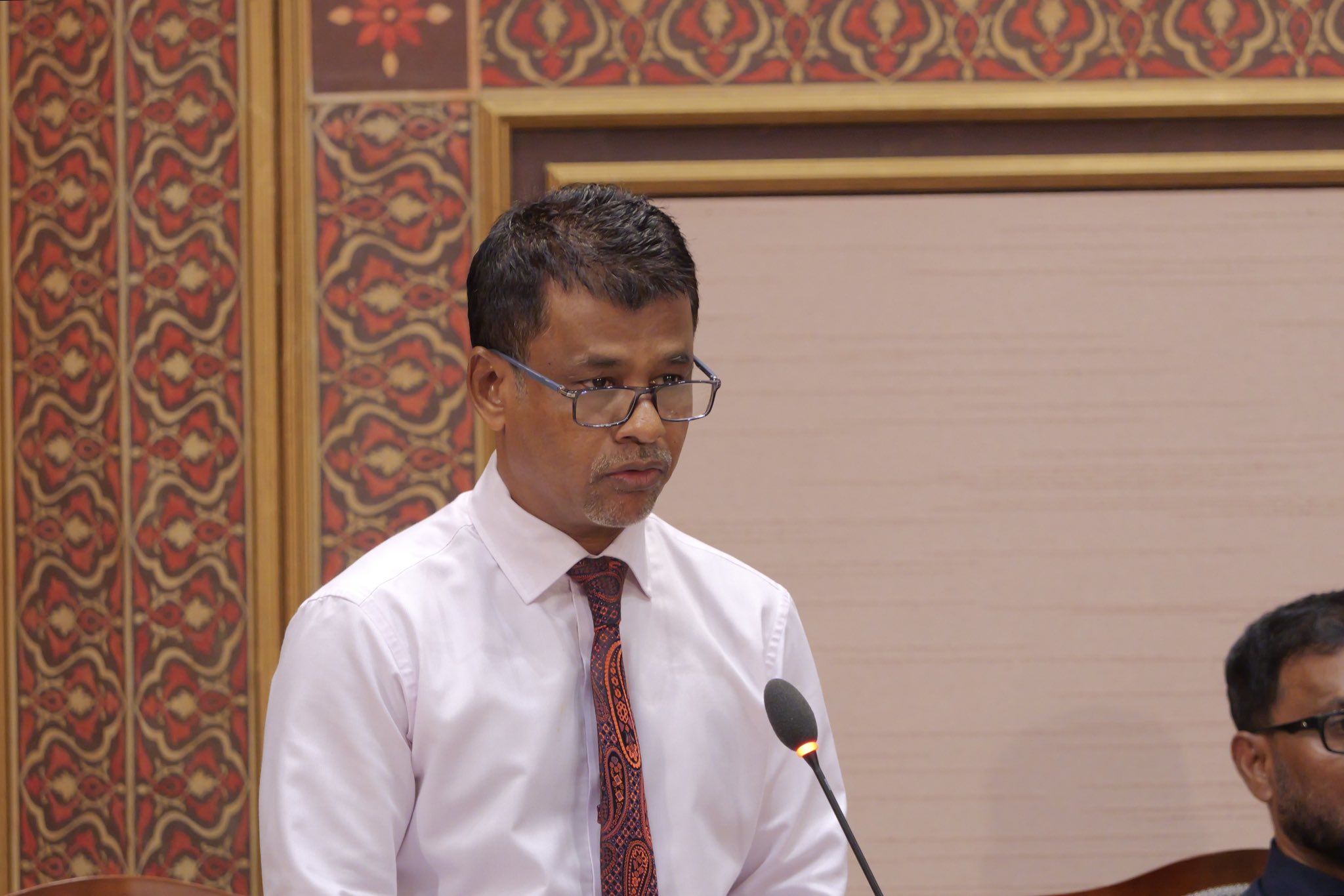 ދުންފަތާމެދު ގެންގުޅޭ ސިޔާސަތުތަކަކީ ކުށްތަކަށް އަރައިގަންނަން އޮތް ސަބަބެއް ކަމުގައި ނުދެކެން: ނާޒިމް