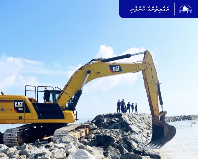 ފޯކައިދޫ ބަނދަރުގެ ބޭރުތޮށި ލުމުގެ މަސައްކަތް ފަށައިފި