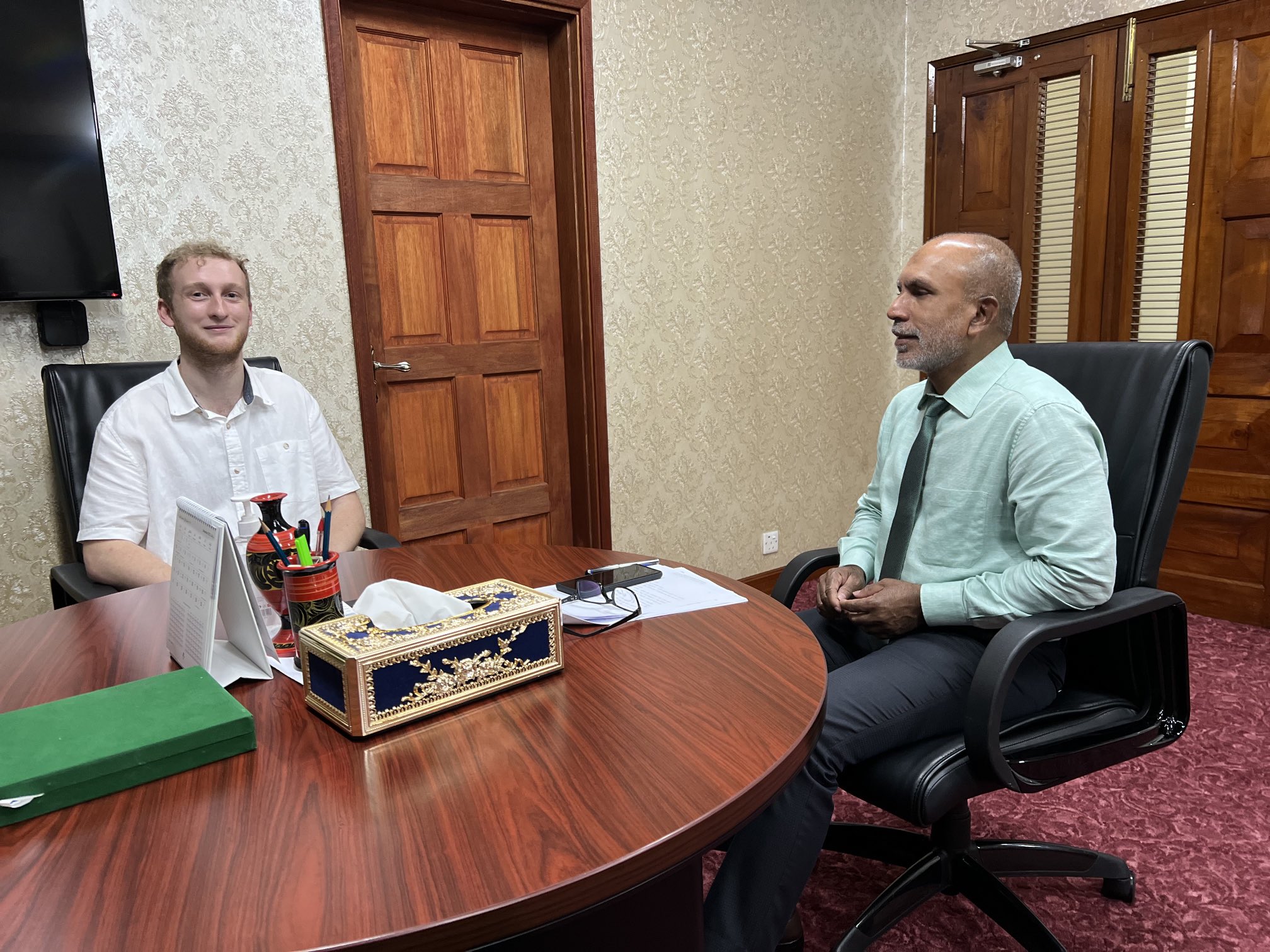 އިނގިރޭސިވިލާތުގެ ޒުވާނަކު ރާއްޖޭގައި އިސްލާމް ދީން ގަބޫލުކޮށްފި