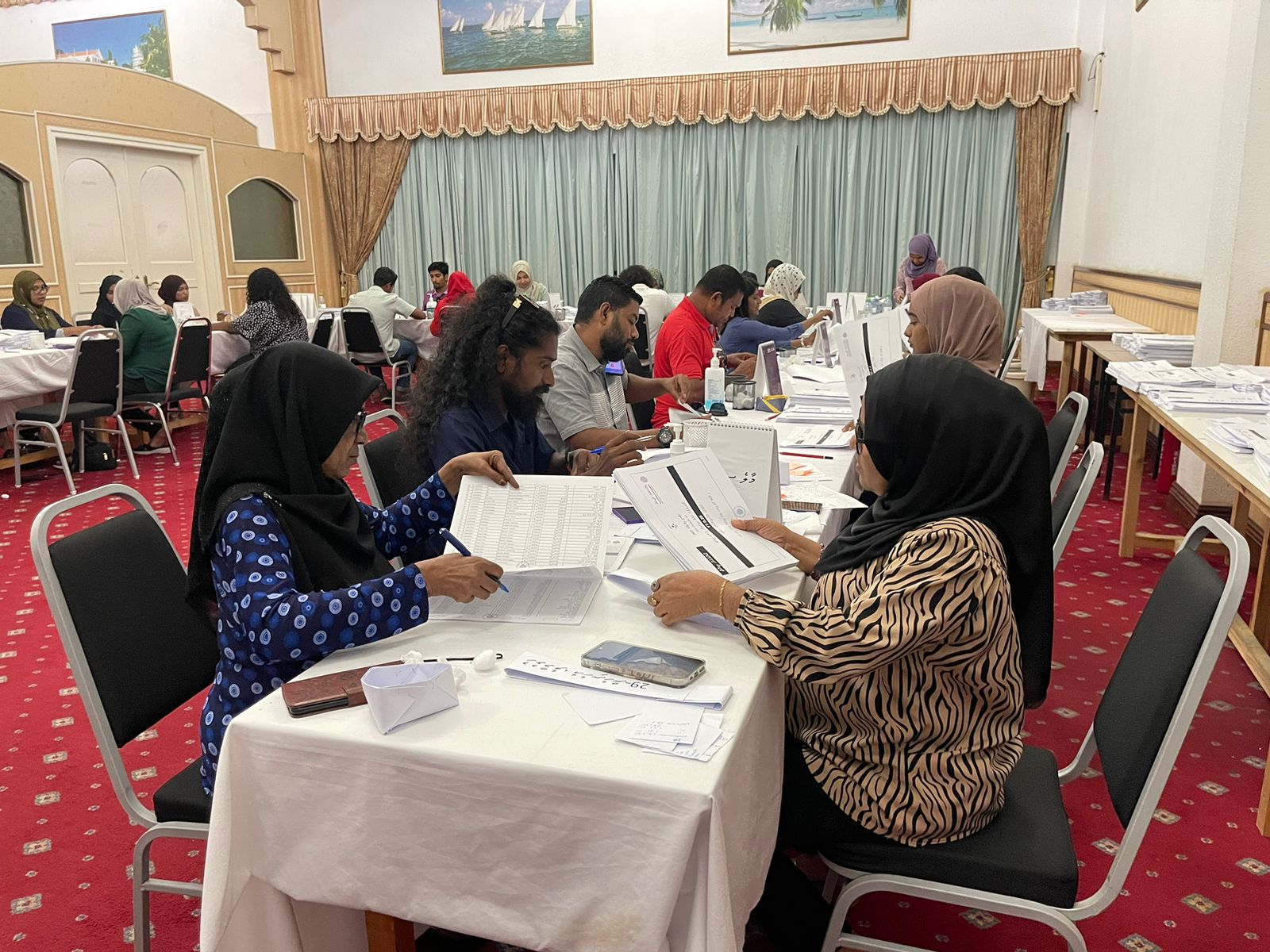 3 ކެނޑިޑޭޓެއް ފިޔަވައި އެހެން ކެނޑިޑޭޓުން ދަނީ ވޯޓާސް ލިސްޓުގައި ސޮއިކުރަމުން