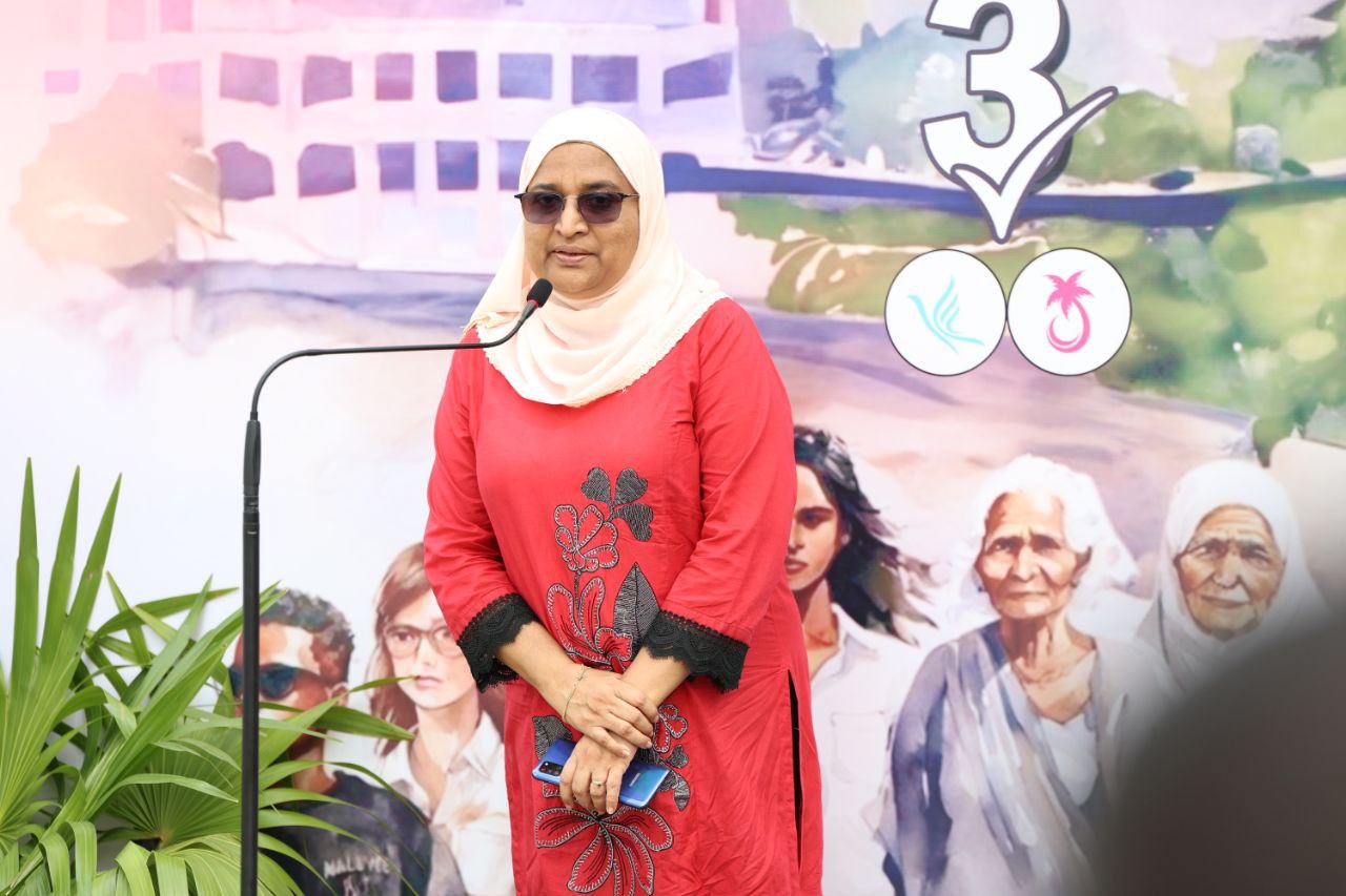 ފުރުސަތުދީފިނަމަ ޚިދުމަތުގައި ބަލި ކުރުމަކީ ކުރެވޭނެ ކަމެއް ނޫން: އާޒިމާ