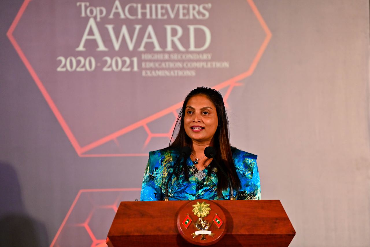 މަތީ ތައުލީމުގެ ފުރުސަތުތަކުގެ ބޭނުންހިފައި އިތުރު ހަރުފަތްތަކުން މައްޗަށް އަރަން އަޒުމު ކަނޑައަޅާ: މިނިސްޓަރު