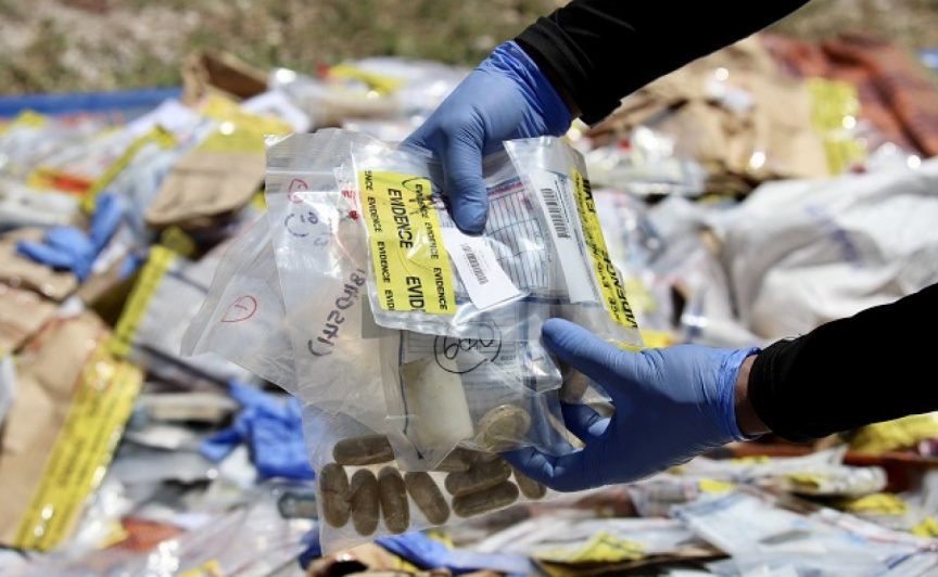 ޕޯސްޓް މެދުވެރިކޮށް ޑްރަގް ގެނައި މީހާގެ ބަންދަށް ދިހަ ދުވަސް