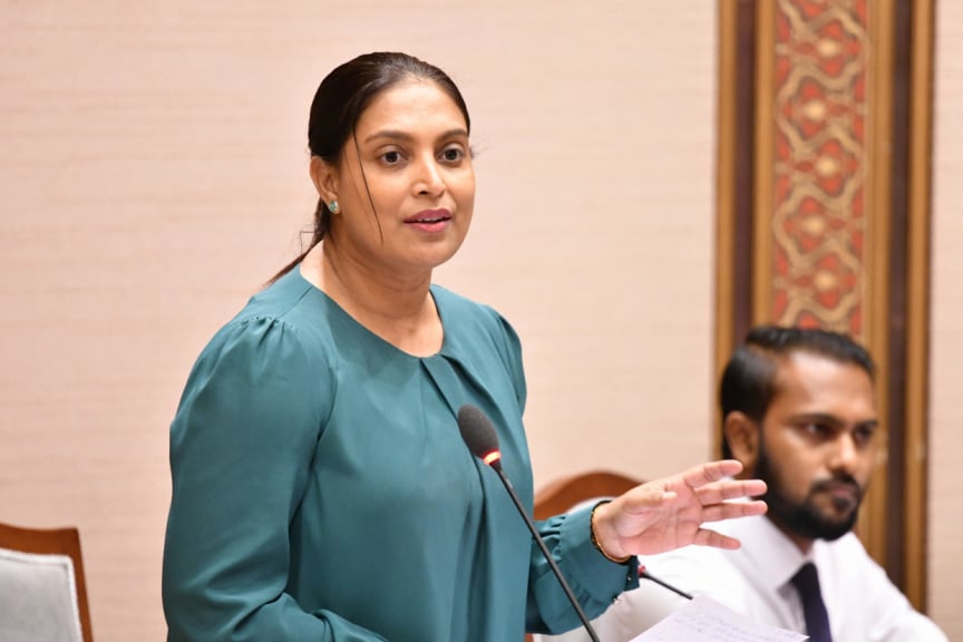 އައިޝަތު އަލީގެ ކަންބޮޑުވެވަޑައިގަތުމަކީ ފިރިހެން މުދައްރިސުން މަދުވުން