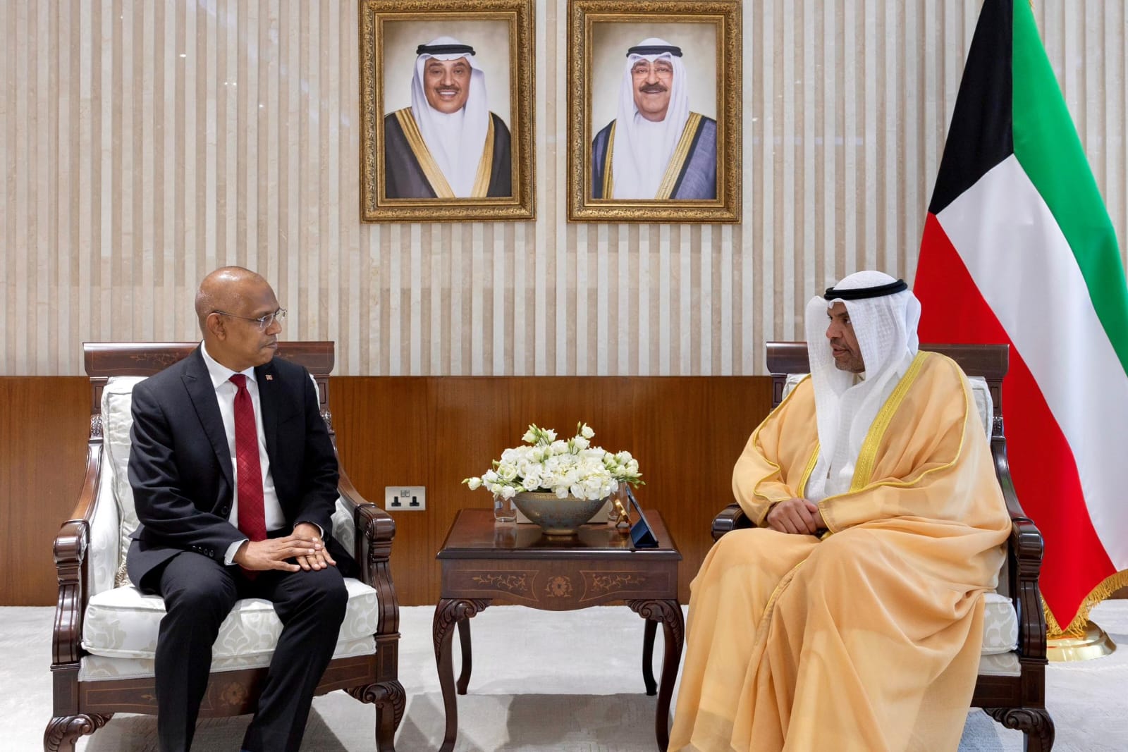 ކުވެއިތަށް ކަނޑައެޅުއްވި ނޮން ރެސިޑެންޓް ސަފީރު ފަތްކޮޅު އަރުވައިފި