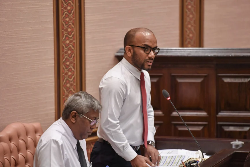 ކައުންސިލްތަކުގެ އިދާރީ މުވައްޒަފުންގެ މުސާރަ ބޮޑުކުރުމަކީ މަޖިލީހުން ކުރާކަމެއް ނޫން: އަމީރު