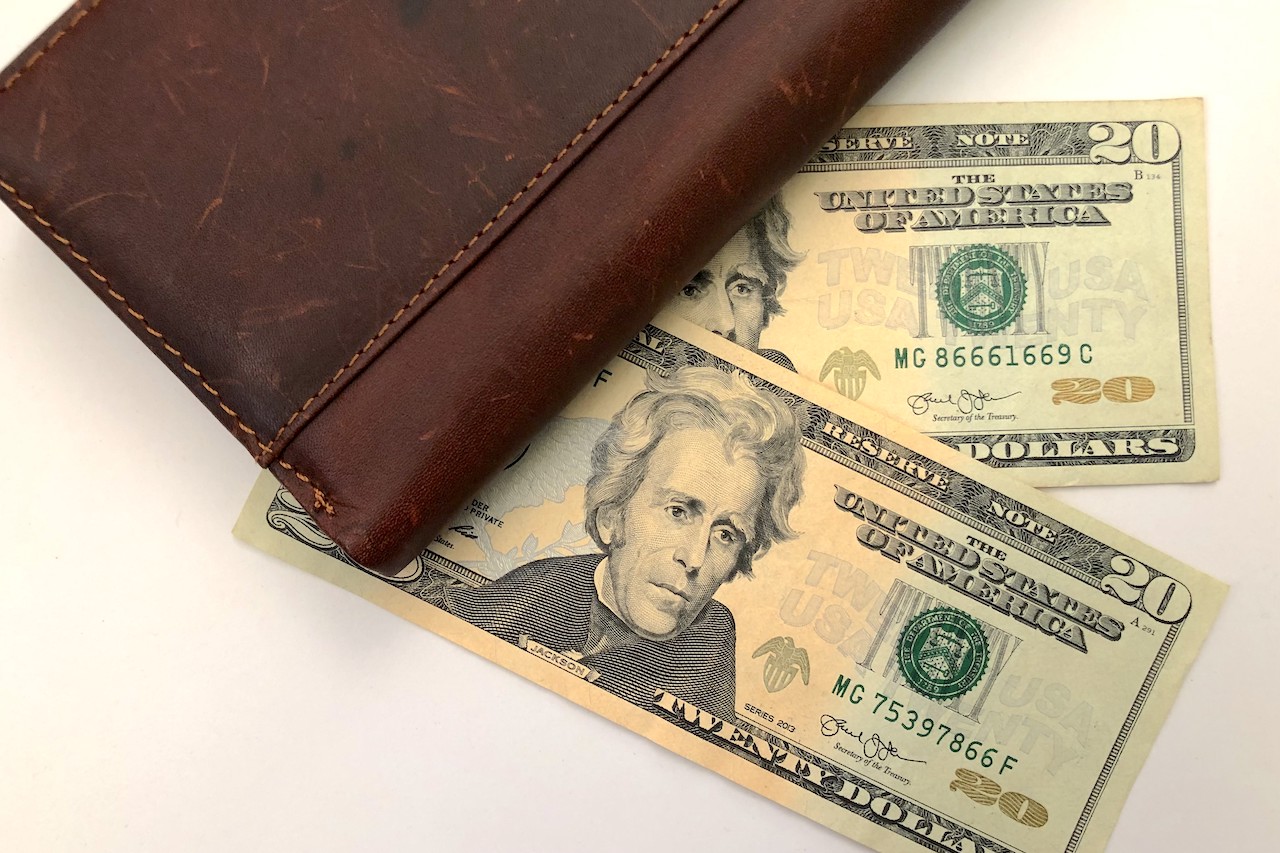 ސަމާލުވޭ; ސައްހަނޫން ޔޫއެސް ޑޮލަރު ވިއްކަނީ