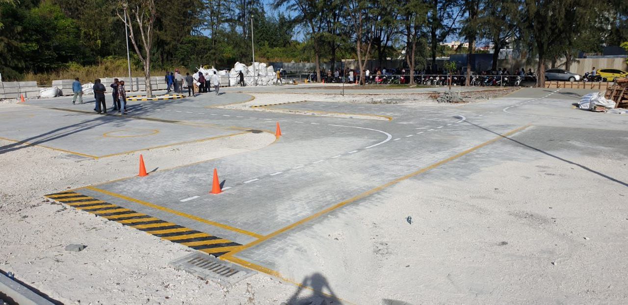 ލައިސަންސް ނެގުމަށް ހުޅުމާލޭގައި ހެދި ޑްރައިވިން ޓްރެކް ބޭނުންކުރަން ފަށައިފި