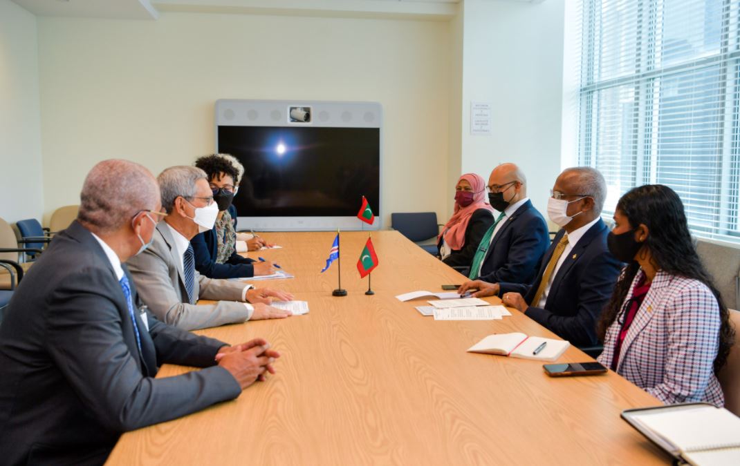 ރައީސުލްޖުމްހޫރިއްޔާ 4 ޤައުމެއްގެ އެންމެ އިސްވެރިންނާ ބައްދަލުކުރައްވައިފި