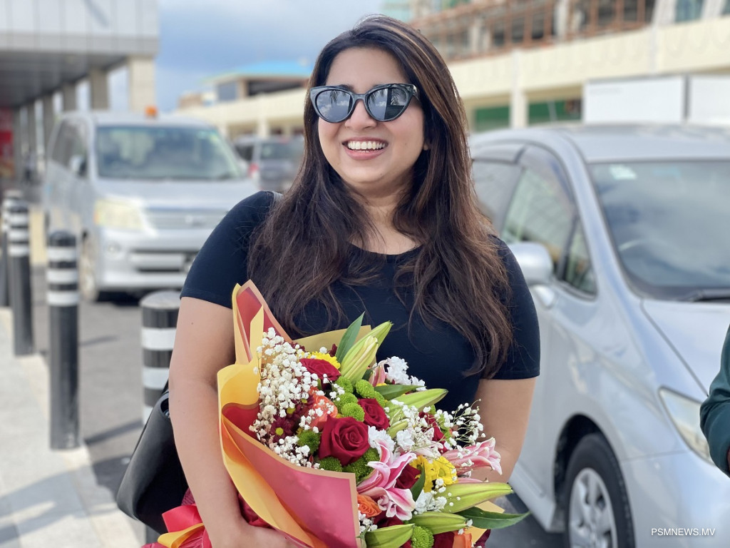 އައު އަހަރުގެ ޝޯވއަށް ޕަވްނީ ފާންޑޭ ރާއްޖެއަތުވެއްޖެ