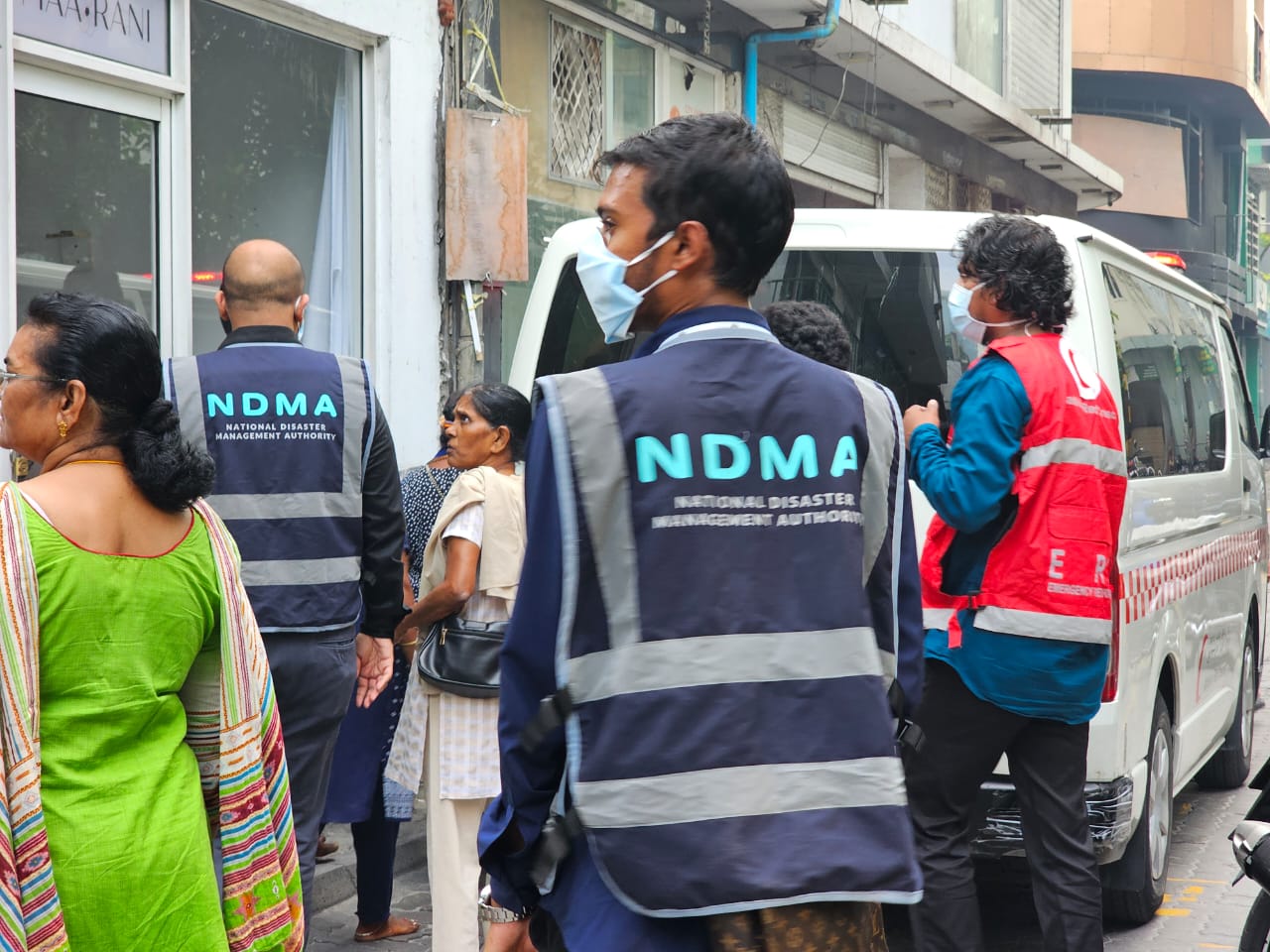 ކެފޭގައި ރޯވި ހާދިސާގައި 56 މީހަކަށް ރައްކާތެރިކަންދީފި؛ ވަގުތީ ބޯހިޔާވަހިކަން ފޯރުކޮށްދޭނެ