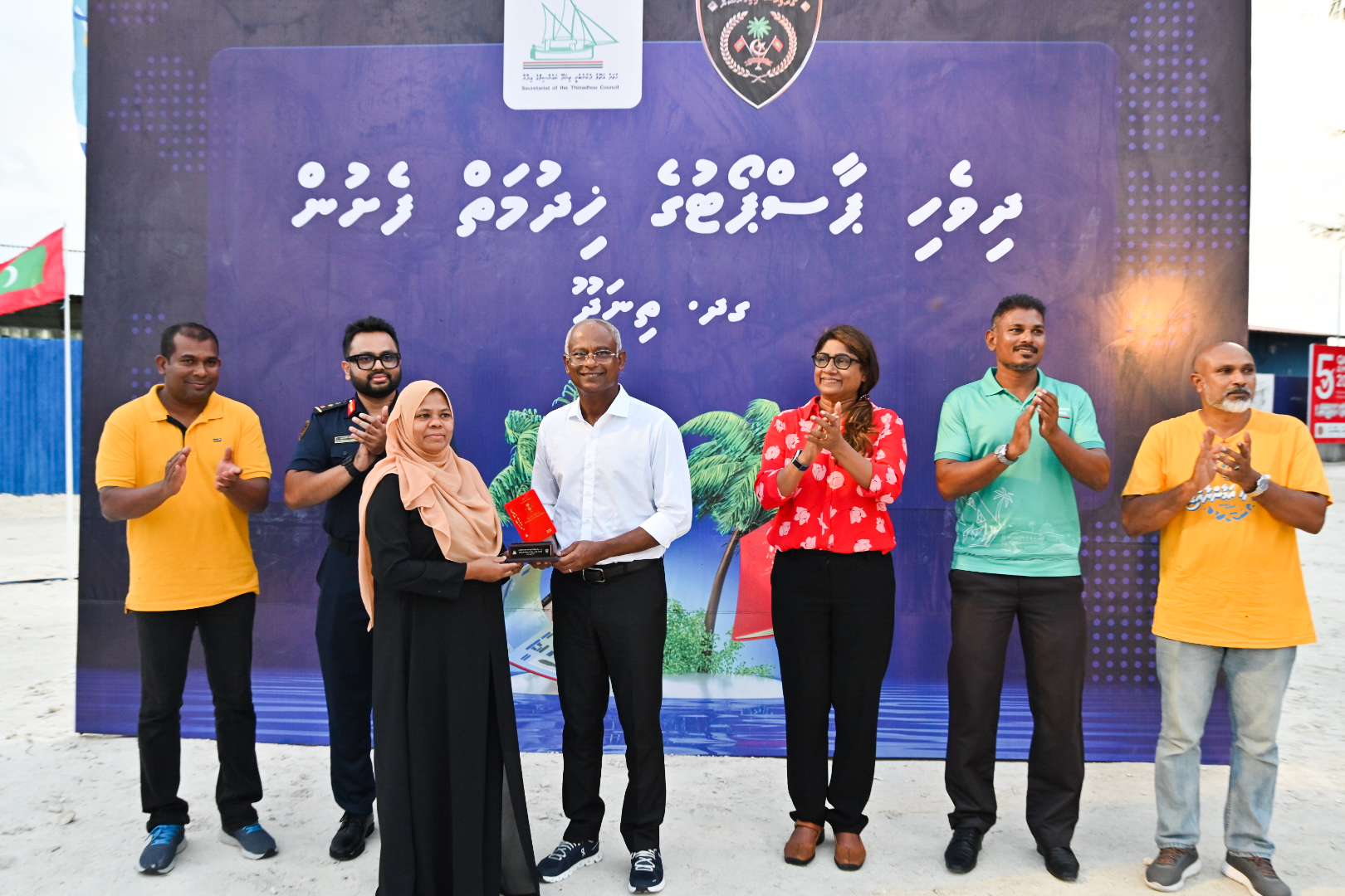 ތިނަދޫގައި ޕާސްޕޯޓްގެ ހިދުމަތް ދޭން ފަށައިފި