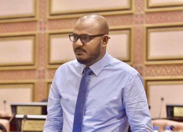 ސިވިލް ސަރވިސް ކޮމިޝަން އޮތީ ނުފޫޒު ވަދެ މުޑުދާރުވެފައި: ޝުޖާއު