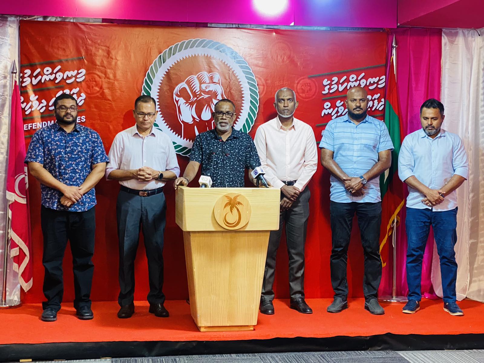 އިންޑިއާ އައުޓް ހުއްޓުވުމުން އިންޑިއާ މުސްލިމުންގެ ދިފާއުގައި ނުކުންނަނީ