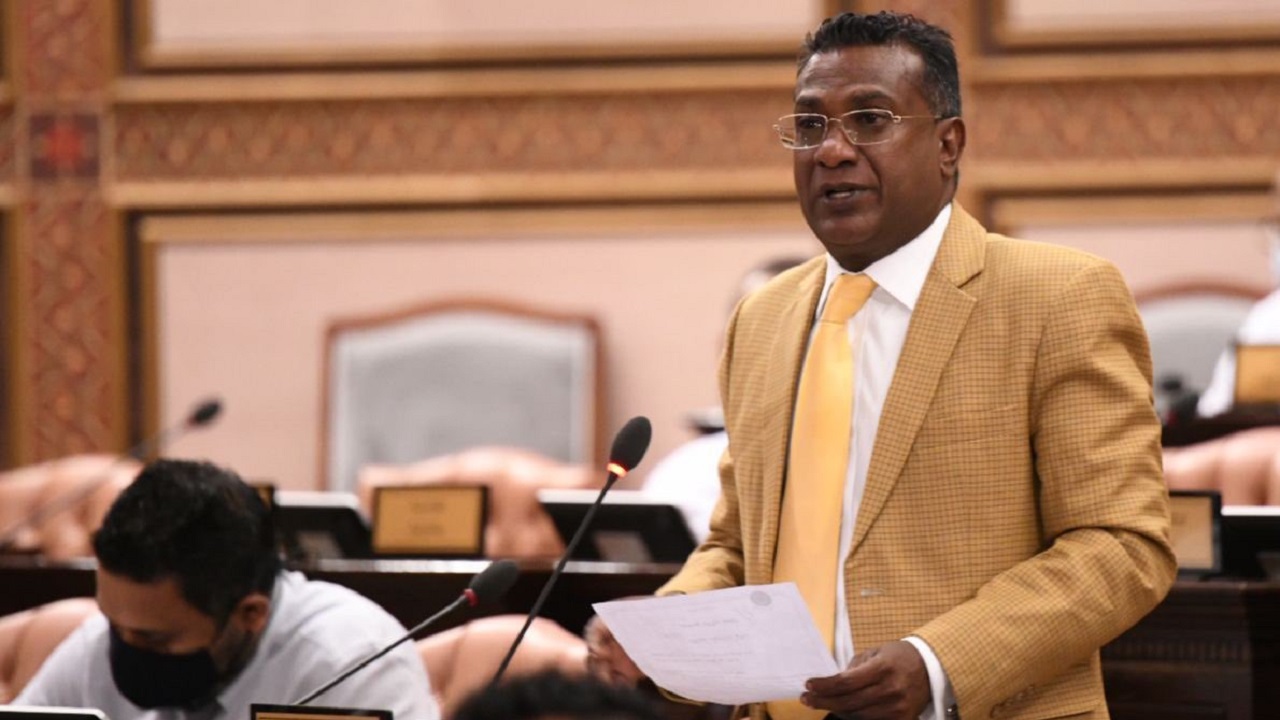 ފޯޅަވައްސޭ ކިޔައިގެން ސިޔާސީ ބޭނުމަށް ގައުމު ހަލަބޮލިކޮށްގެން ނުވާނެ: ޖާބިރު