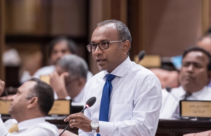 މެމްބަރުންނަކީ ސަރުކާރު ބުނާހާ ގޮތަކަށް ވޯޓު ދޭން ތިބޭ ބަޔަކަށް ވެގެން ނުވާނެ: ހަސަން ލަތީފް