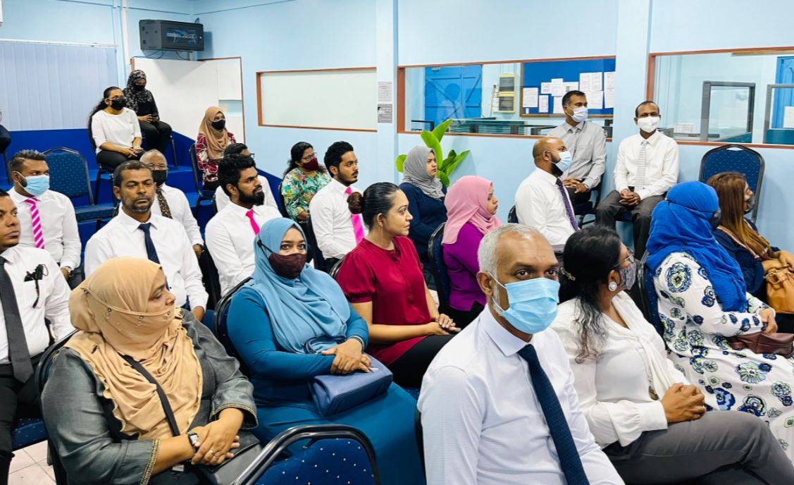 މާލެ ހިމެނޭގޮތަށް ސަތޭކައަށްވުރެގިނަ ރަށުގެ ކައުންސިލަރުން މާދަމާ ހުވާކުރުން އޮންލައިންކޮށް