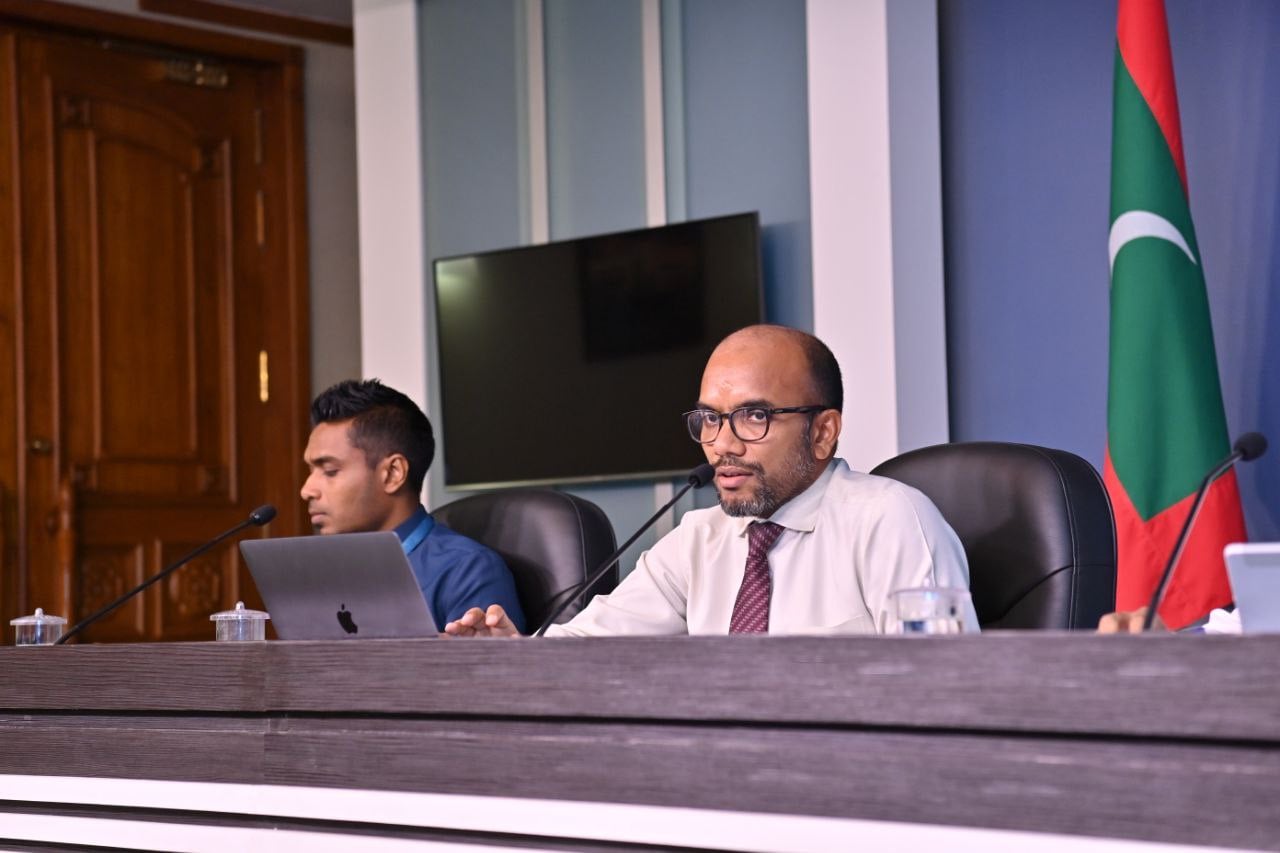 ބައިނަލްއަޤްވާމީ އަގުތަކަށް އަންނަ ބަދަލު ރާއްޖޭގެ އަގުތަކުން ފެންނާނެ: އަމީރު