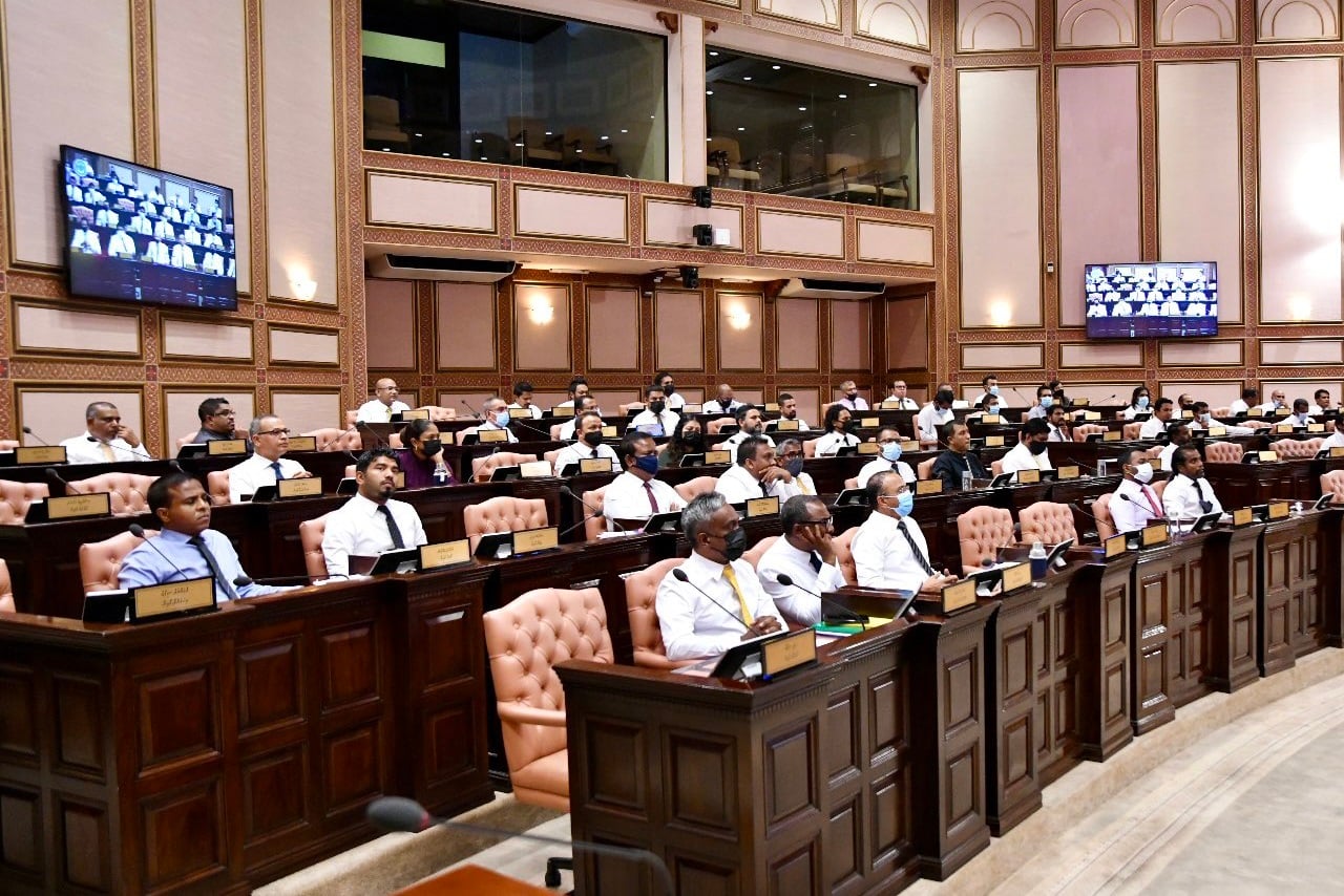 ރަސްމީ ލިޔުންތަކުގައި ރެވެނިއު ސްޓޭމްޕް ޖެހުން އުވާލުމަށް ކޮމިޓީން ފާސްކޮށްފި