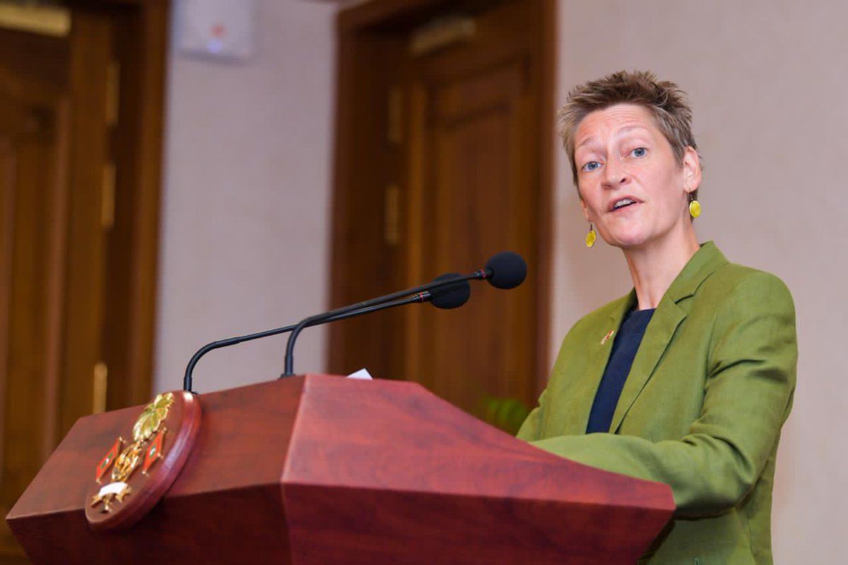 އަންހެން ޓެކްސީ ޑްރައިވަރާ ބައްދަލުކޮށްލެއްވުމަކީ އިނގިރޭސި ސަފީރުގެ ވަރަށްބޮޑު އުއްމީދެއް