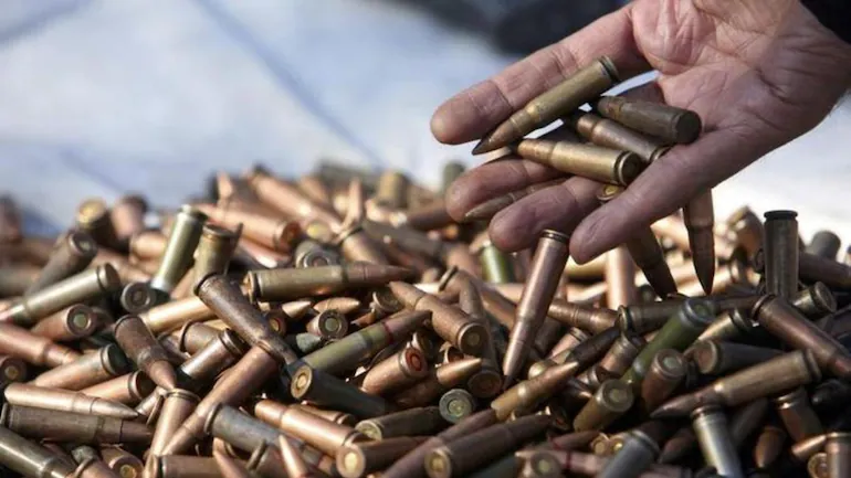 ލަގެޖުން ވަޒަންތަކެއް ފެނިގެން ހައްޔަރުކުރި މީހާ ޑިޕޯޓްކޮށްލަނީ