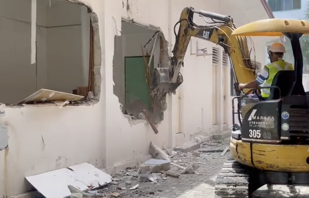 އަރަބިއްޔާ ސްކޫލު އެޅުމަށް، ބާ ޖަމާލުއްދީން ތަޅާލުމުގެ މަސައްކަތް ފަށައިފި