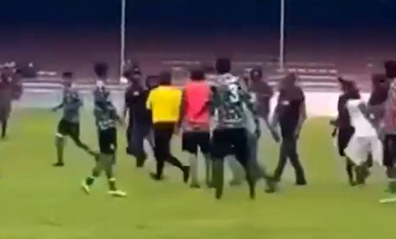 ގުރައިދޫ ސްކޫލް ޓީމްގެ ކުޅުންތެރިން އެއްއަހަރު ދުވަހަށް ސަސްޕެންޑްކޮށްފި