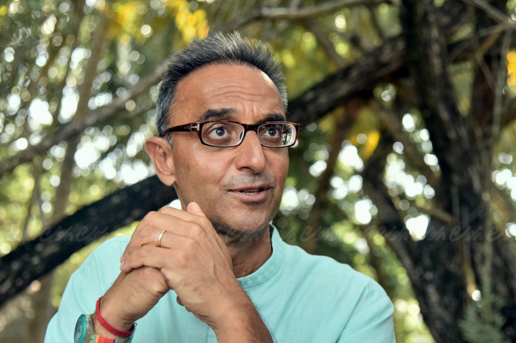 ރާއްޖޭގައި އެއްޖިންސުން ގުޅުންހިންގުން ސޯނޫ ޕޮރަމޯޓްކުރުމުން އާންމުން ރަތަށް!