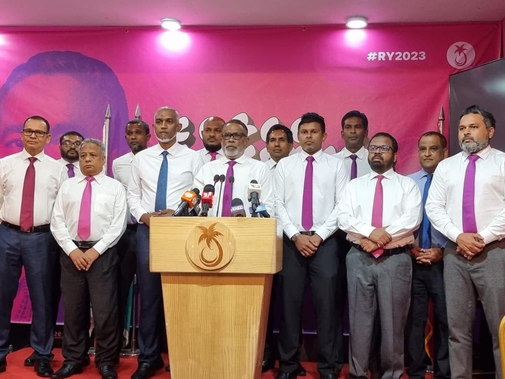 މުޢިއްޒާއި ސެންބެއަށް ޔާމީނާއި ލީޑަރޝިޕްގެ ފުރިހަމަ ތާއިދު އެބައޮތް: އިދިކޮޅު